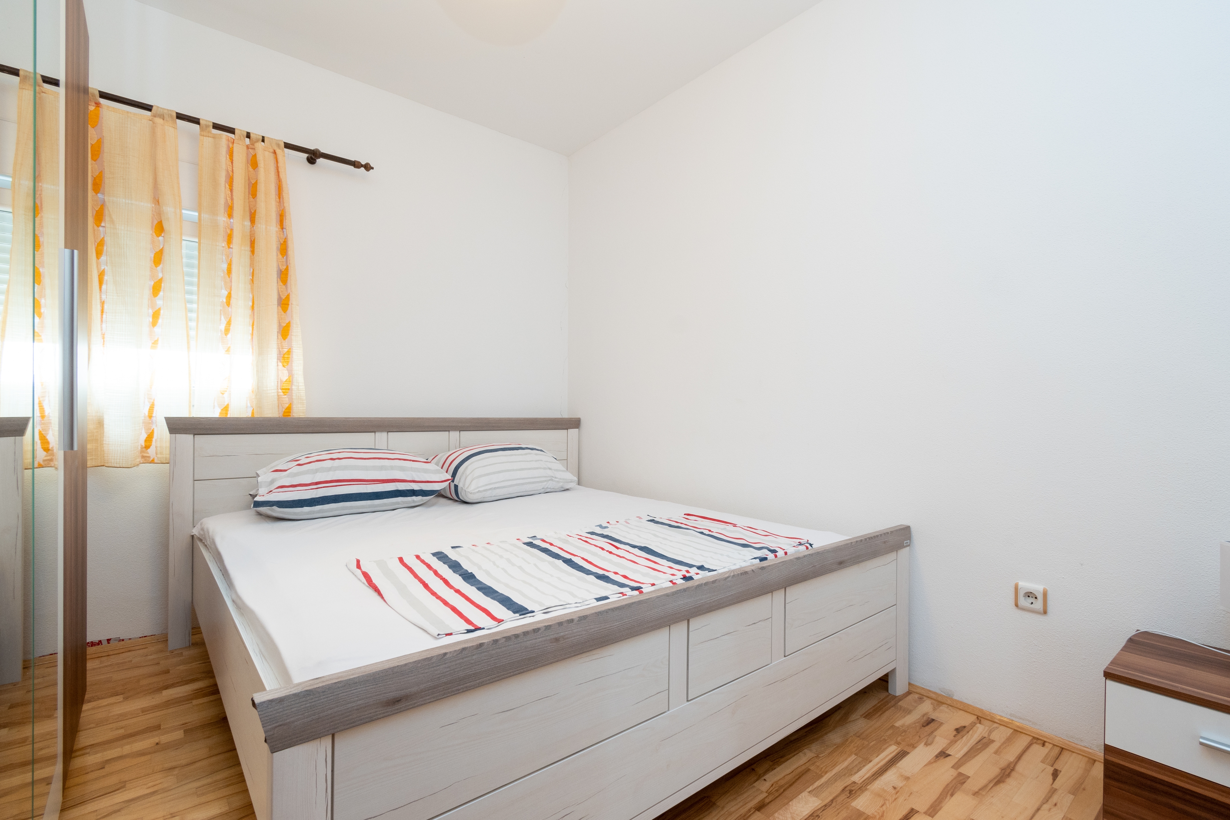 Two bedroom apartment with balcony and sea view Posedarje, Novigrad  A-a