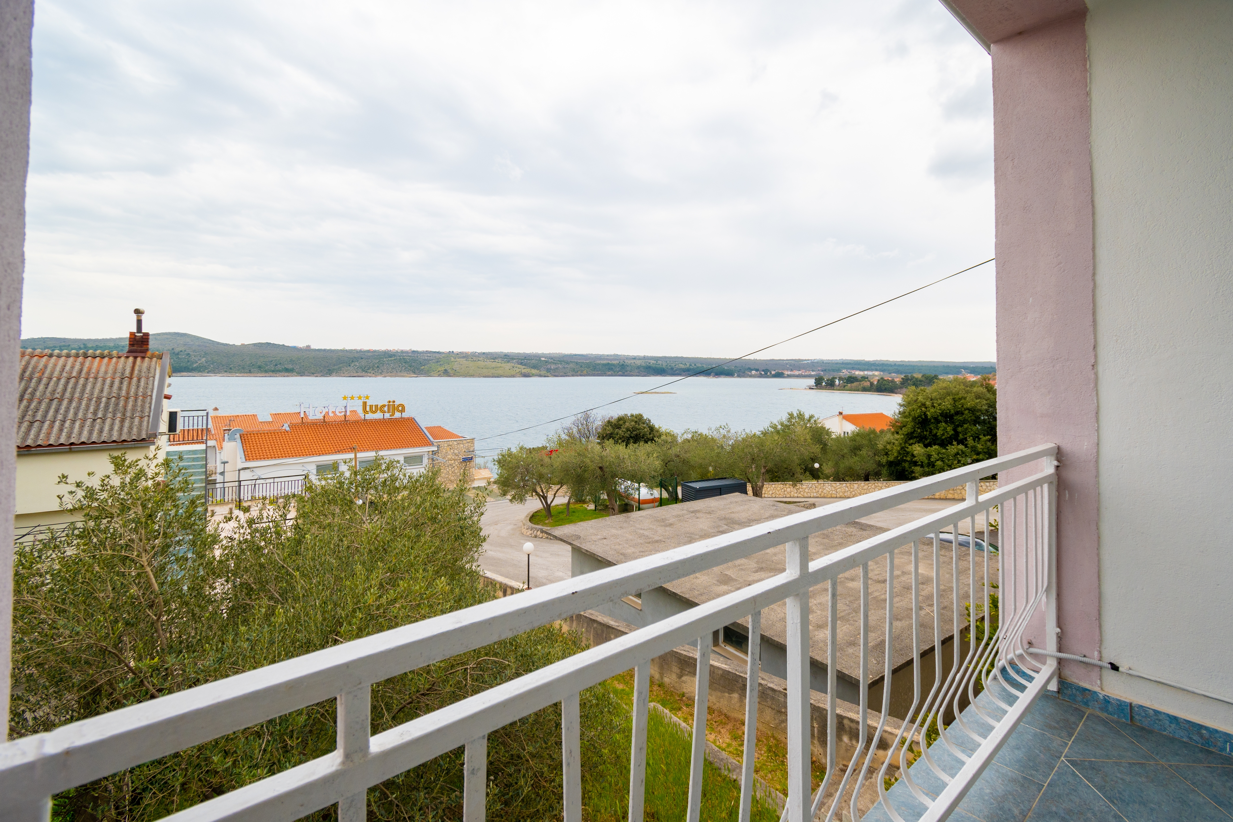 Three bedroom apartment with terrace and sea view Posedarje, Novigrad  A-b