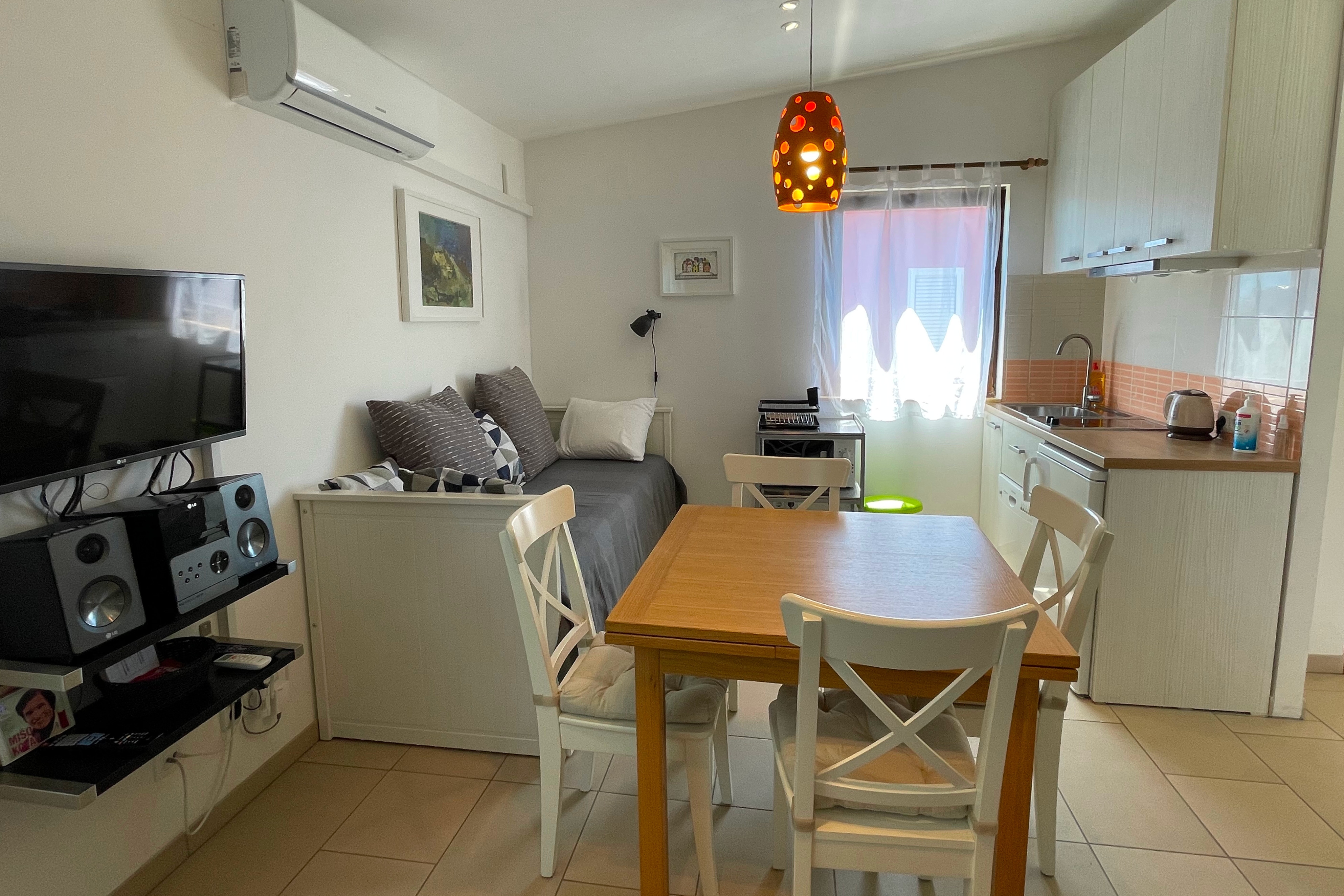 Studio flat with air-conditioning Povljana, Pag (AS-21144-b) Studio flat with air-conditioning Povljana, Pag (AS-21144-b)