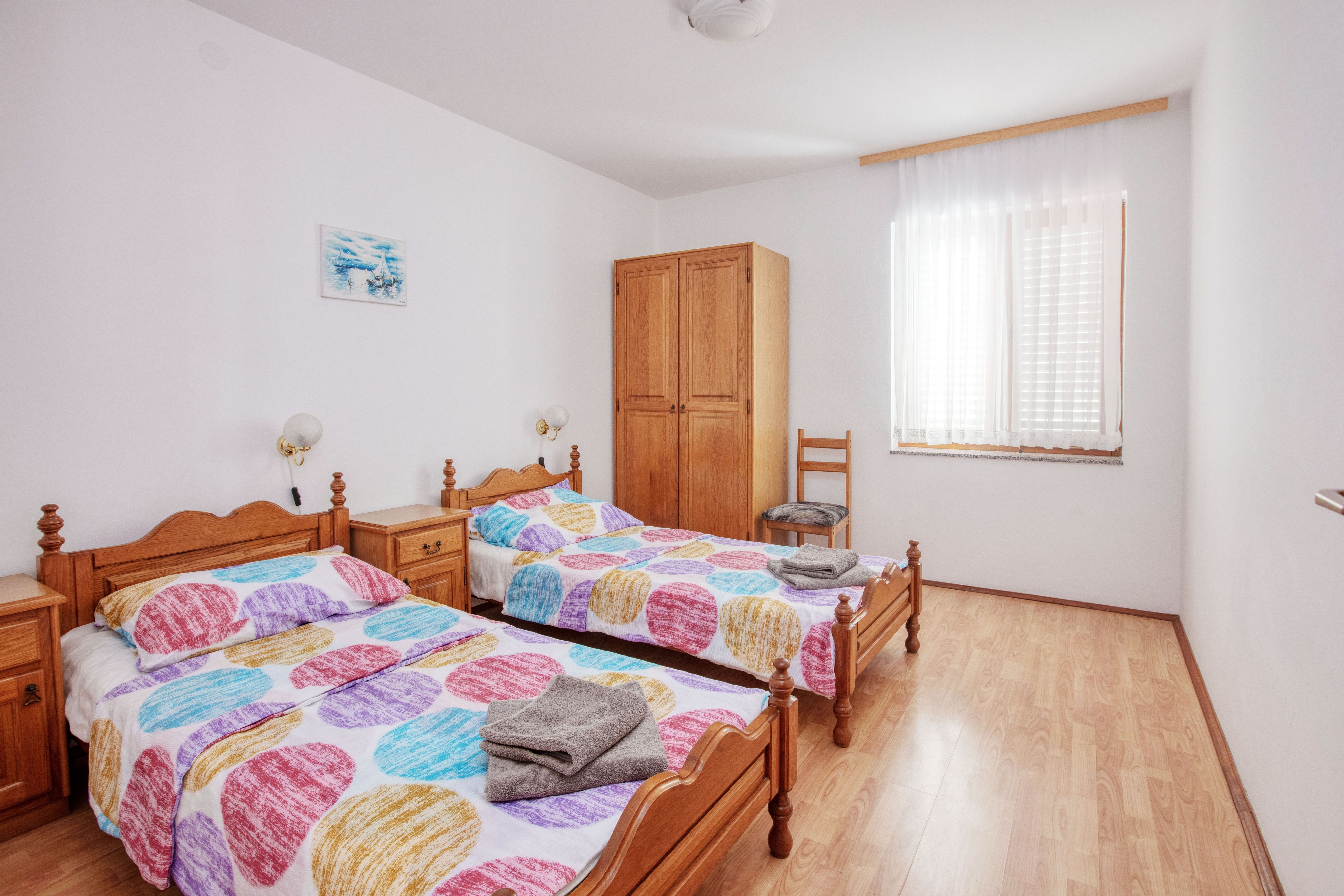 Two bedroom apartment with terrace Jezera, Murter  A-a