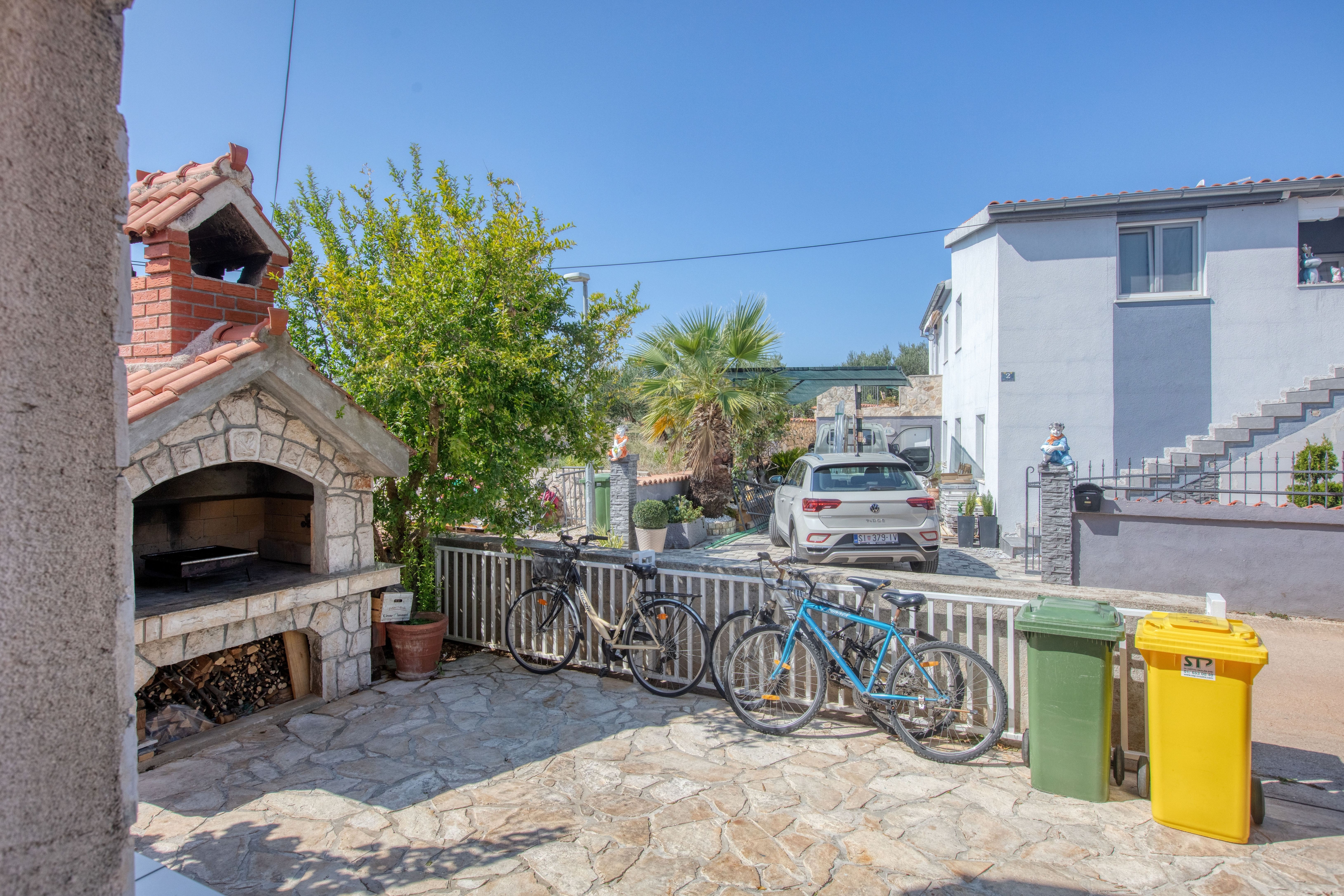 Two bedroom apartment with terrace Jezera, Murter  A-a