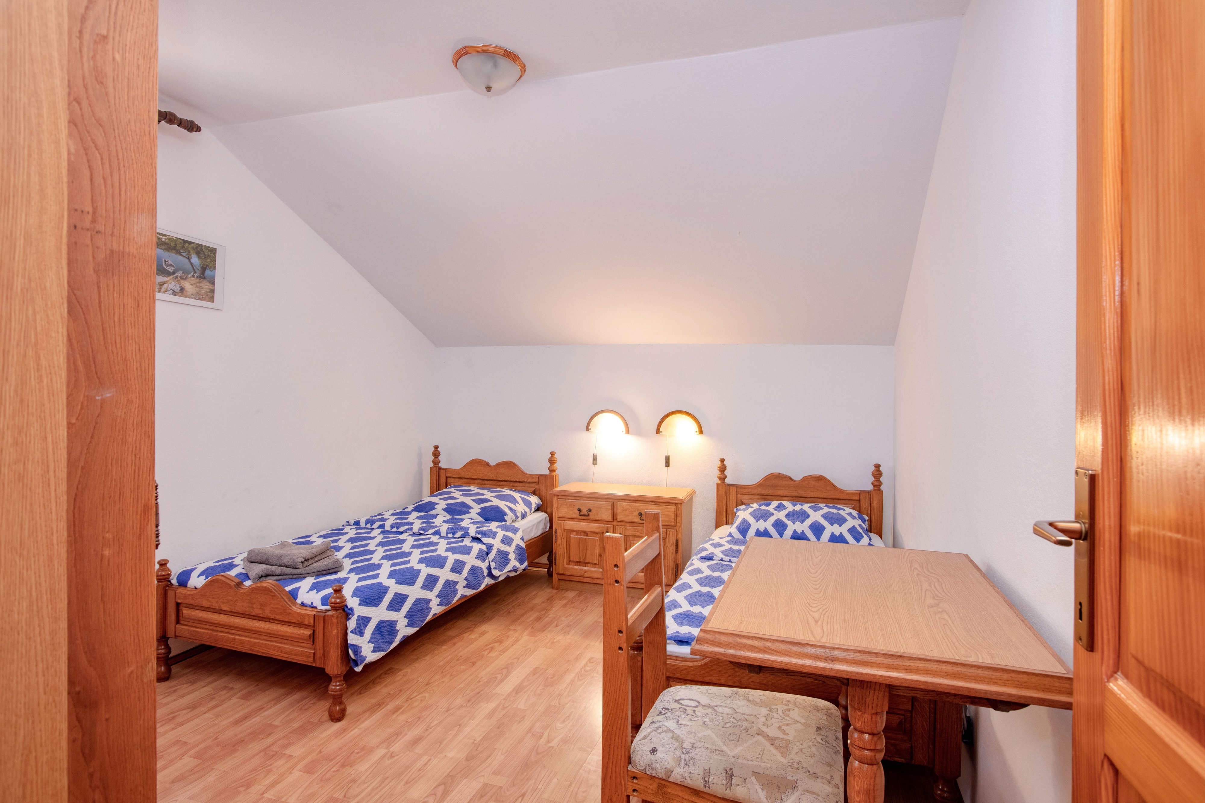 Two bedroom apartment with terrace Jezera, Murter  A-b