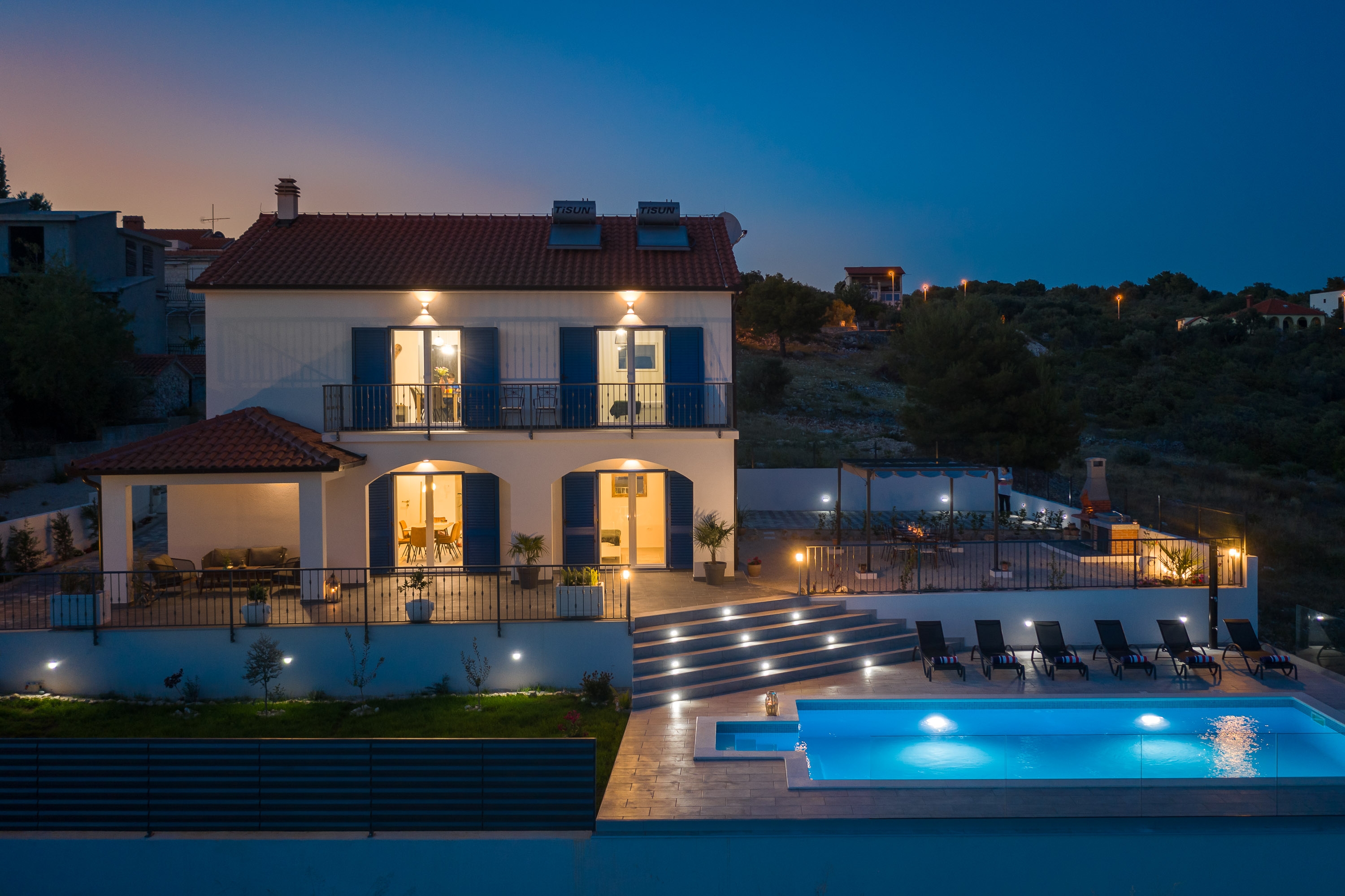 Comfortable and spacious house with terrace and sea view Zečevo Rtić, Rogoznica (K-21157) Comfortable and spacious house with terrace and sea view Zečevo Rtić, Rogoznica (K-21157)