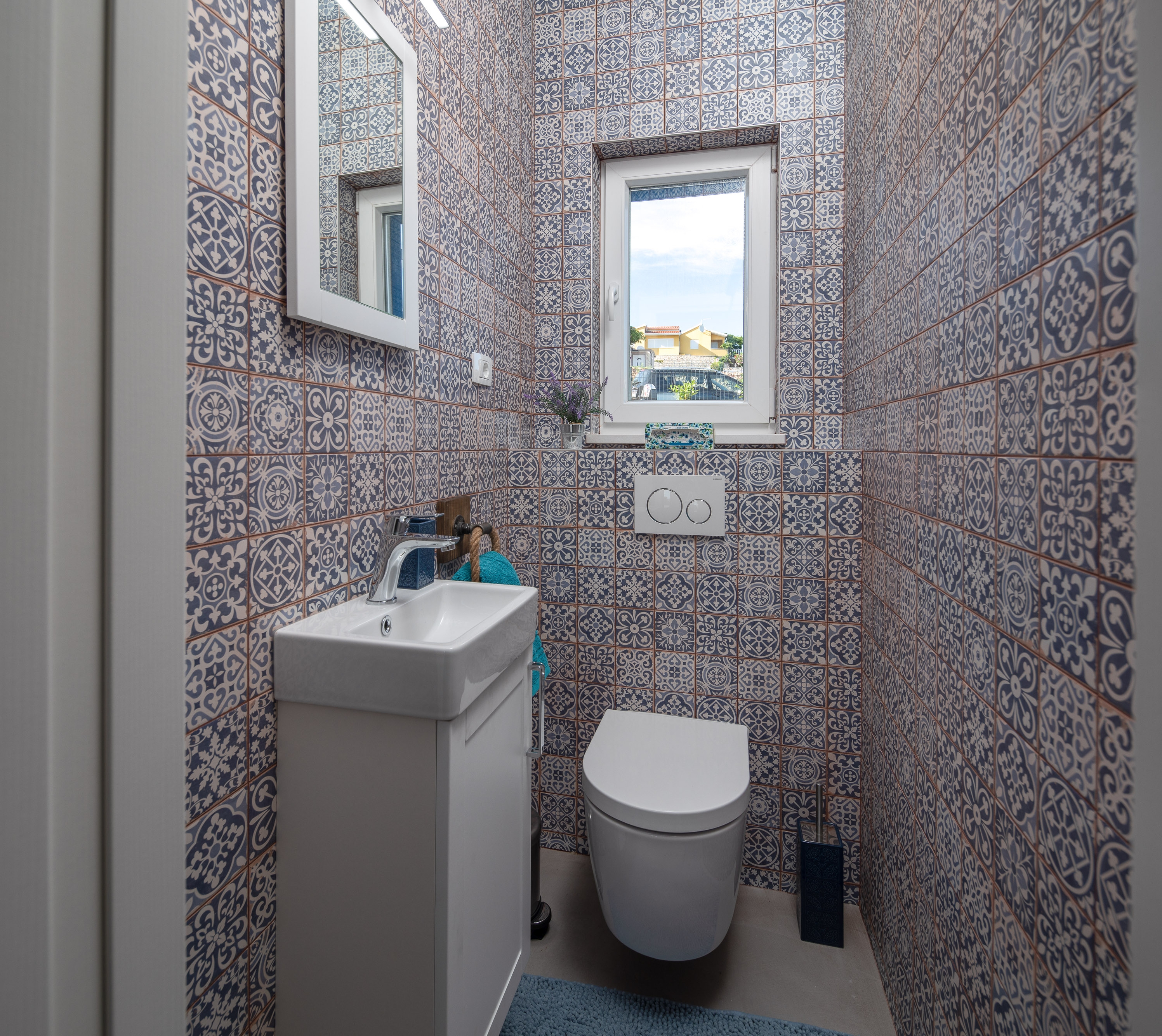 Comfortable and spacious house with terrace and sea view Zečevo Rtić, Rogoznica  K