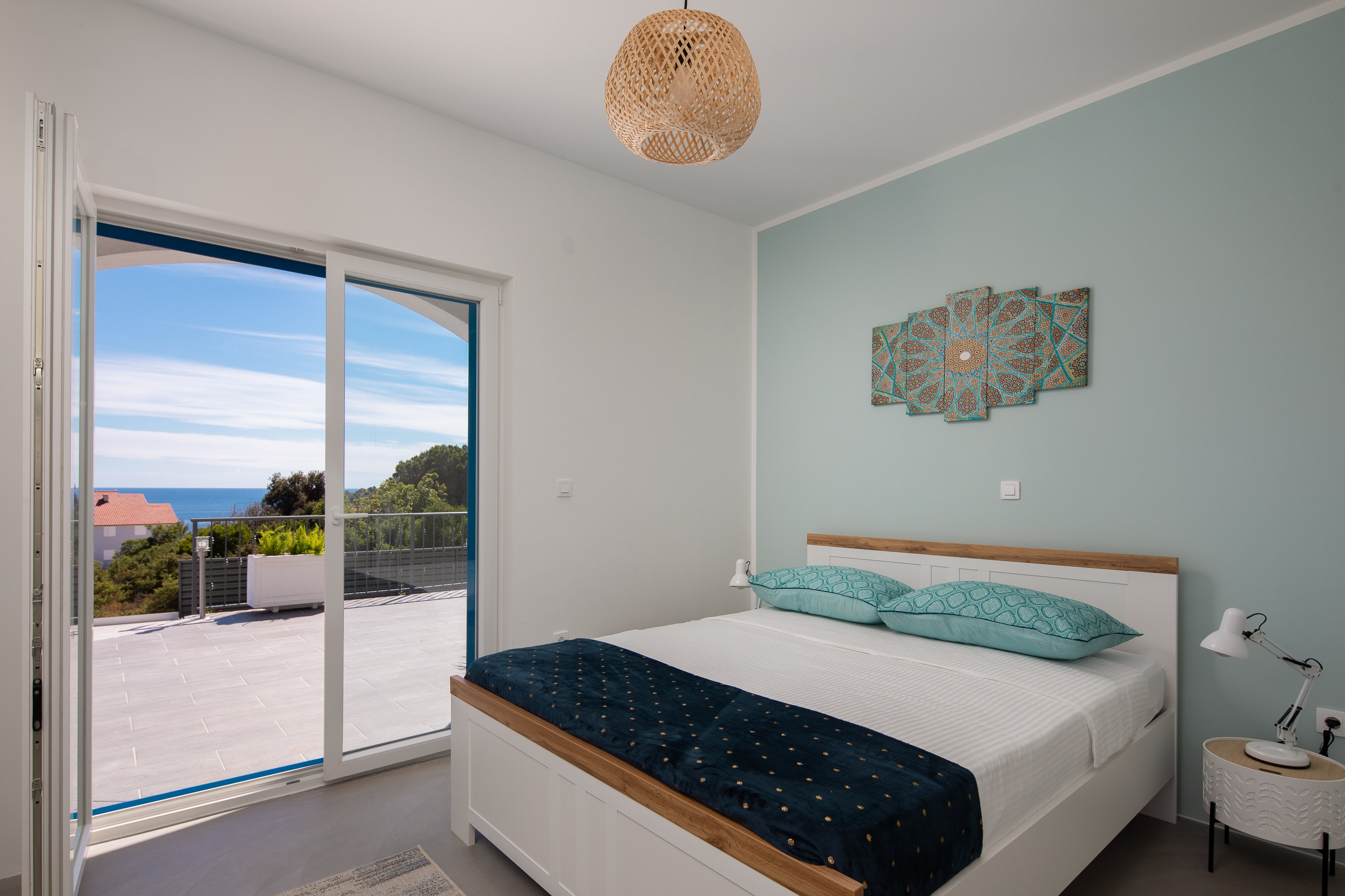Comfortable and spacious house with terrace and sea view Zečevo Rtić, Rogoznica  K