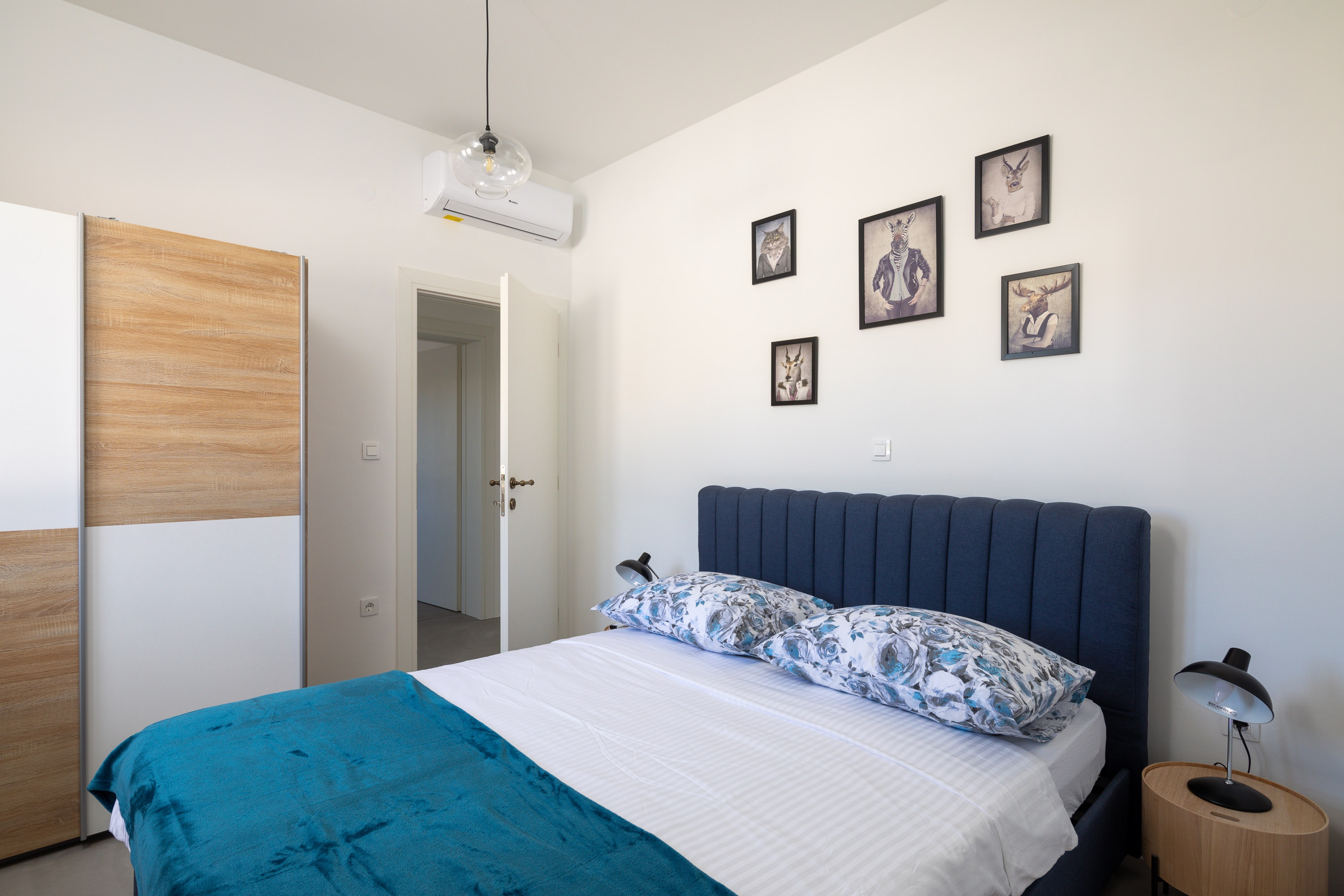 Comfortable and spacious house with terrace and sea view Zečevo Rtić, Rogoznica  K