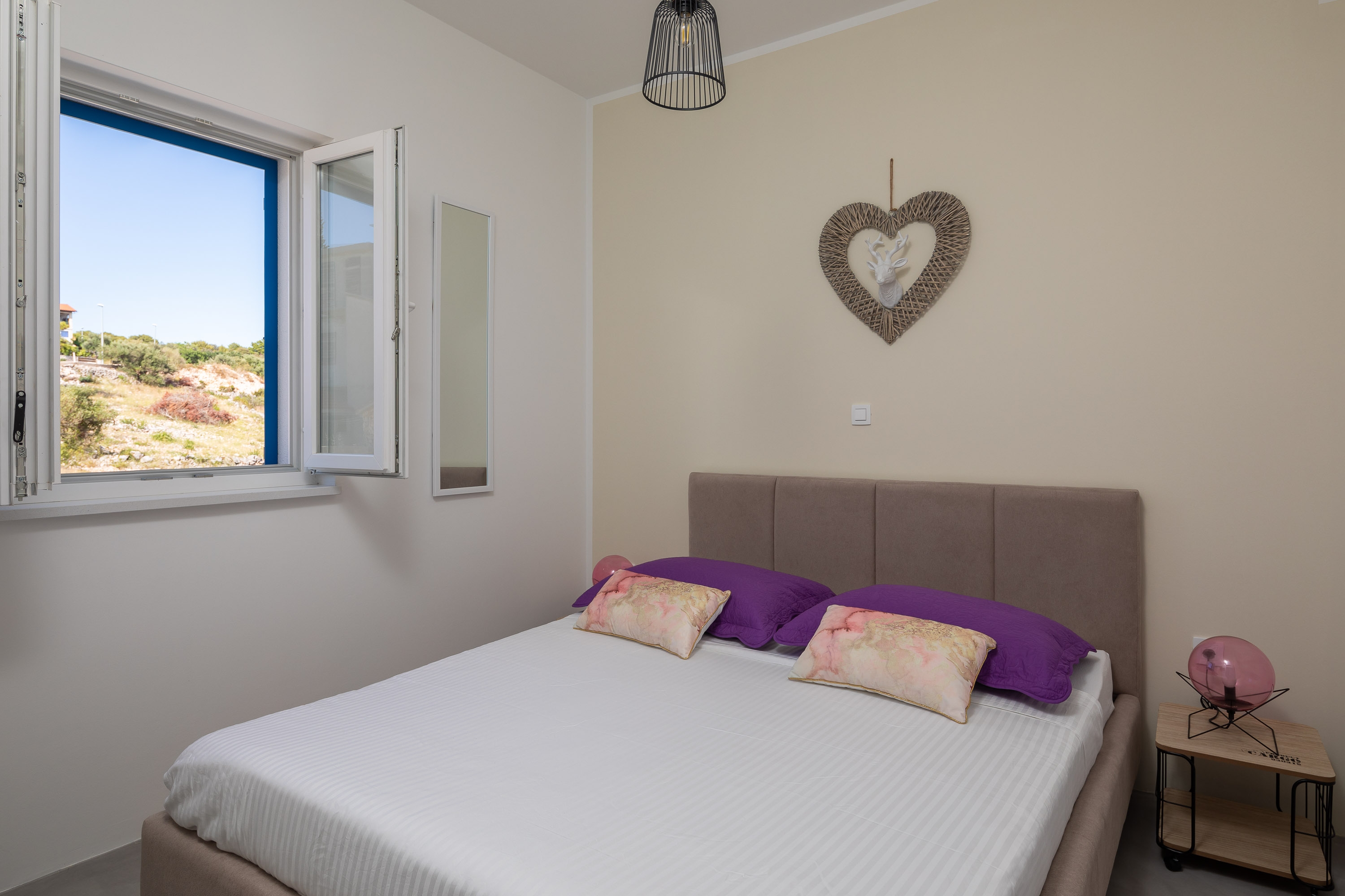 Comfortable and spacious house with terrace and sea view Zečevo Rtić, Rogoznica  K