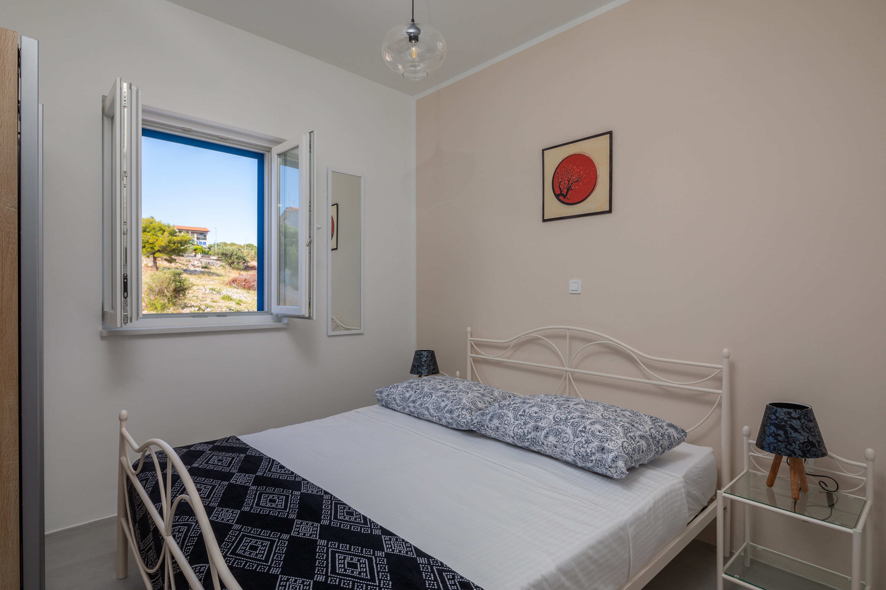 Comfortable and spacious house with terrace and sea view Zečevo Rtić, Rogoznica  K