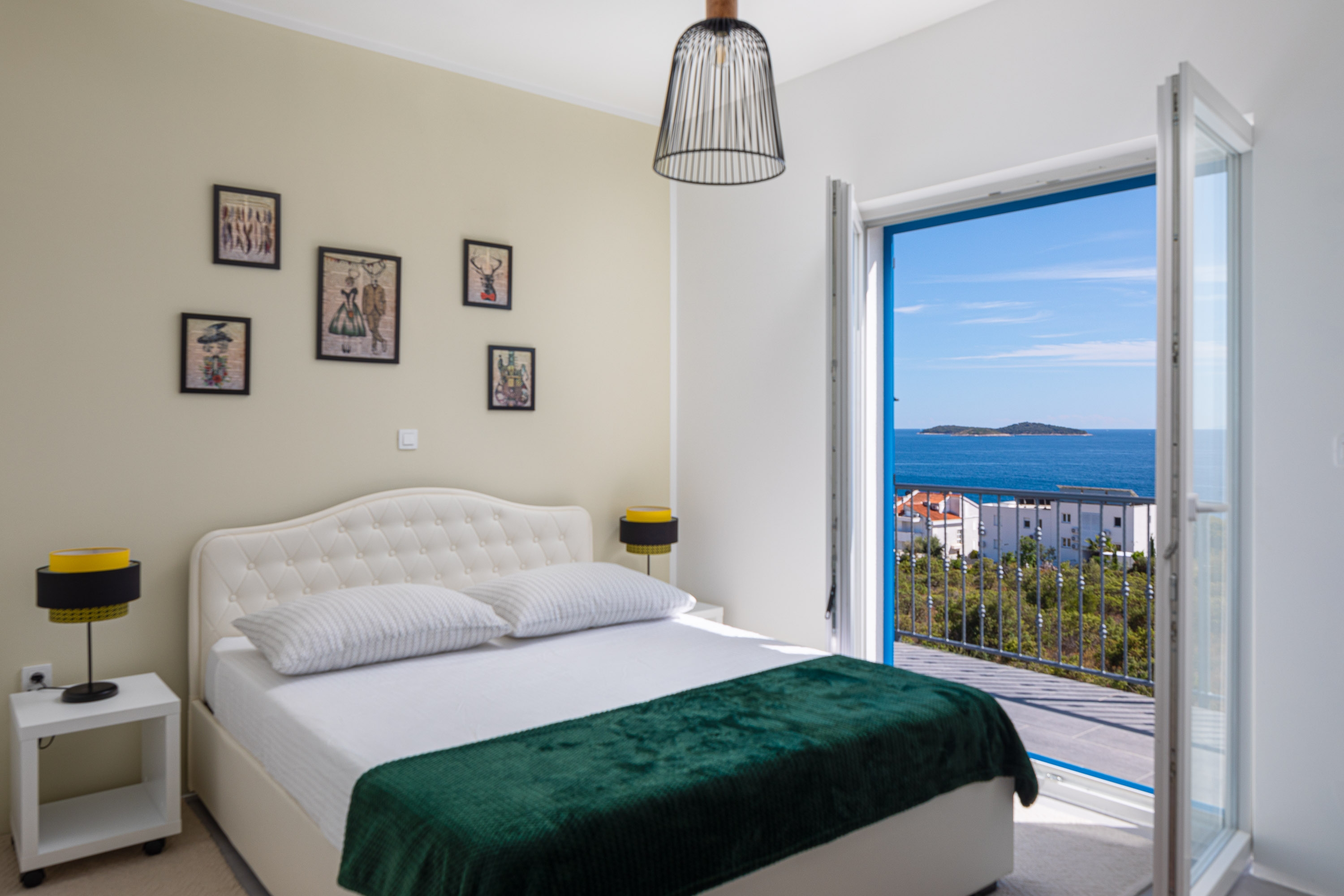 Comfortable and spacious house with terrace and sea view Zečevo Rtić, Rogoznica  K