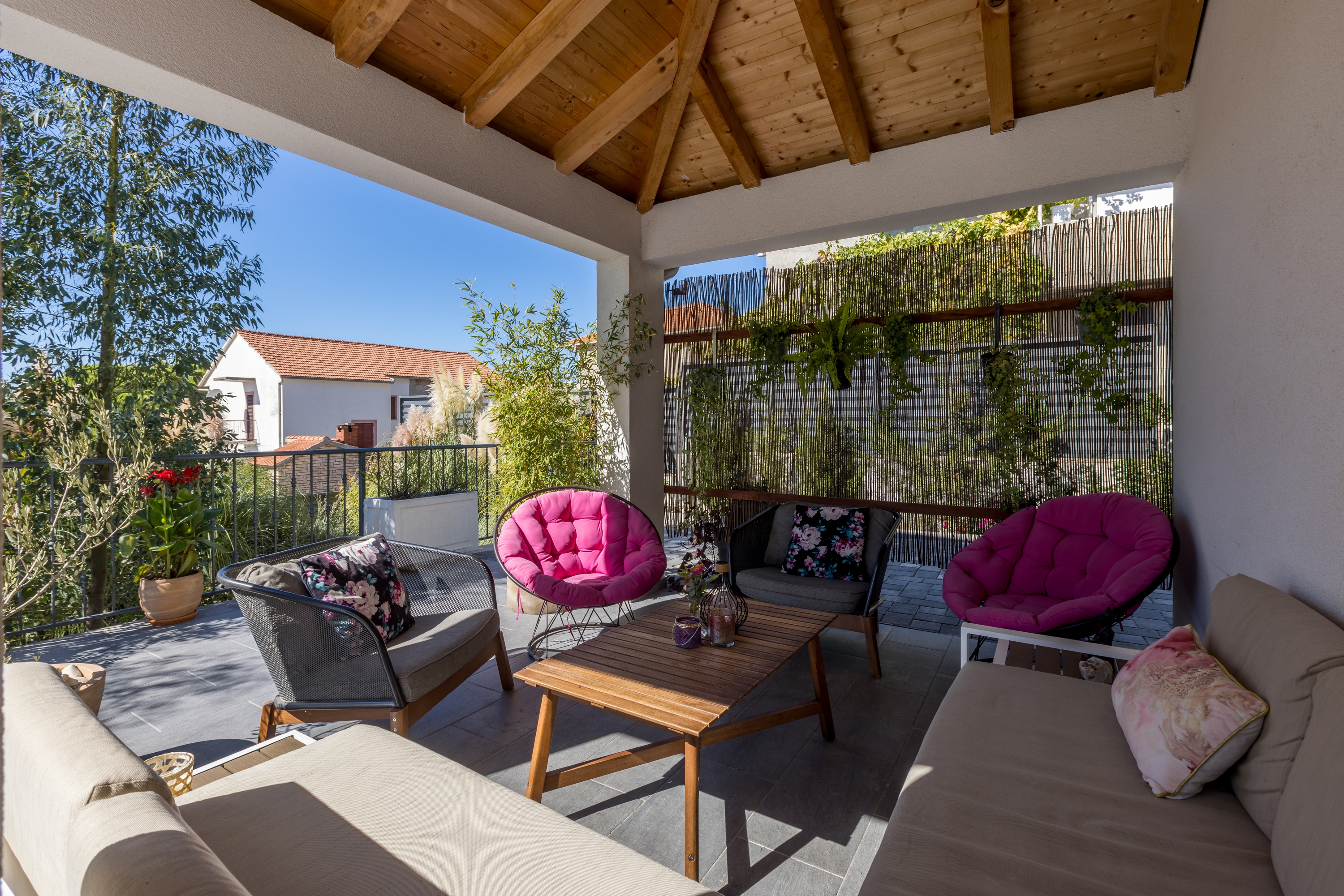 Comfortable and spacious house with terrace and sea view Zečevo Rtić, Rogoznica  K