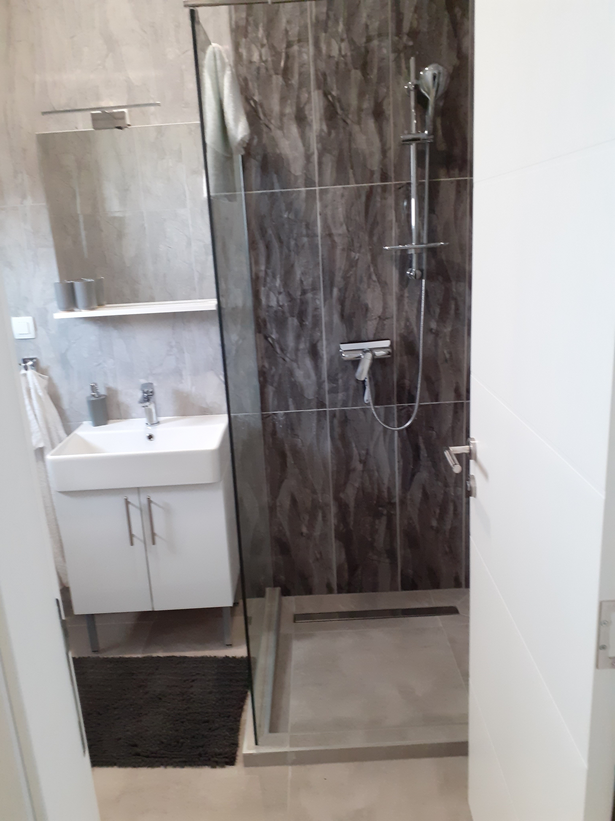Two bedroom apartment with terrace and sea view Banjol, Rab  A-b