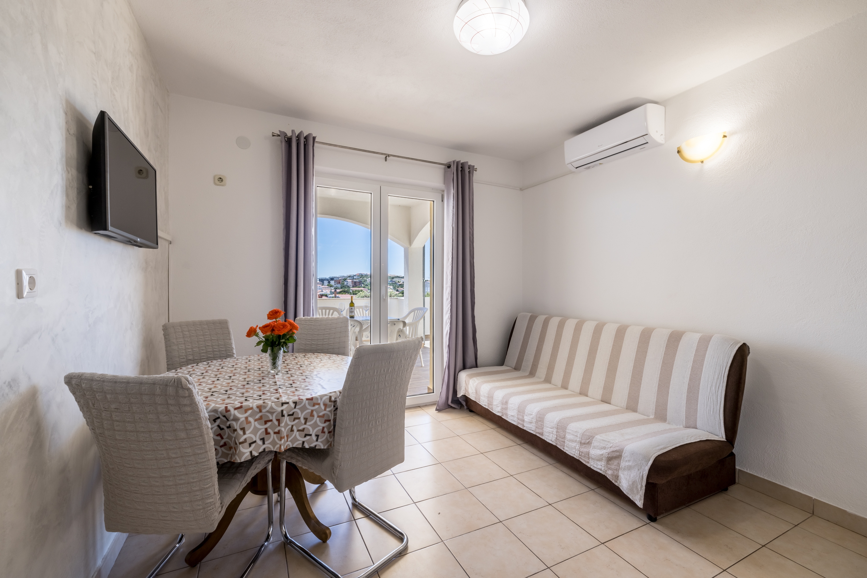 Two bedroom apartment with terrace and sea view Sevid, Trogir (A-21163-a) Two bedroom apartment with terrace and sea view Sevid, Trogir (A-21163-a)