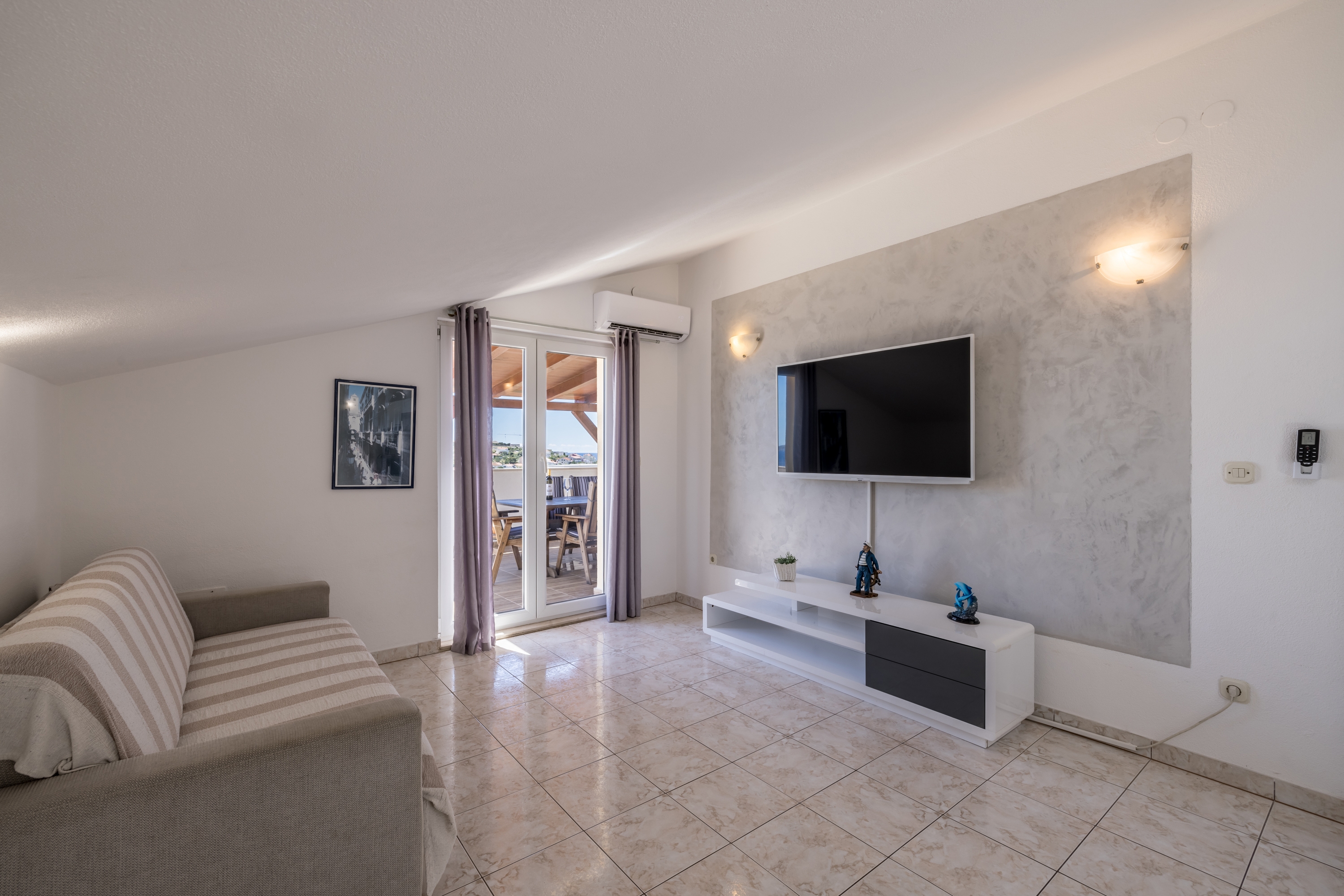 Two bedroom apartment with terrace and sea view Sevid, Trogir (A-21163-c) Two bedroom apartment with terrace and sea view Sevid, Trogir (A-21163-c)