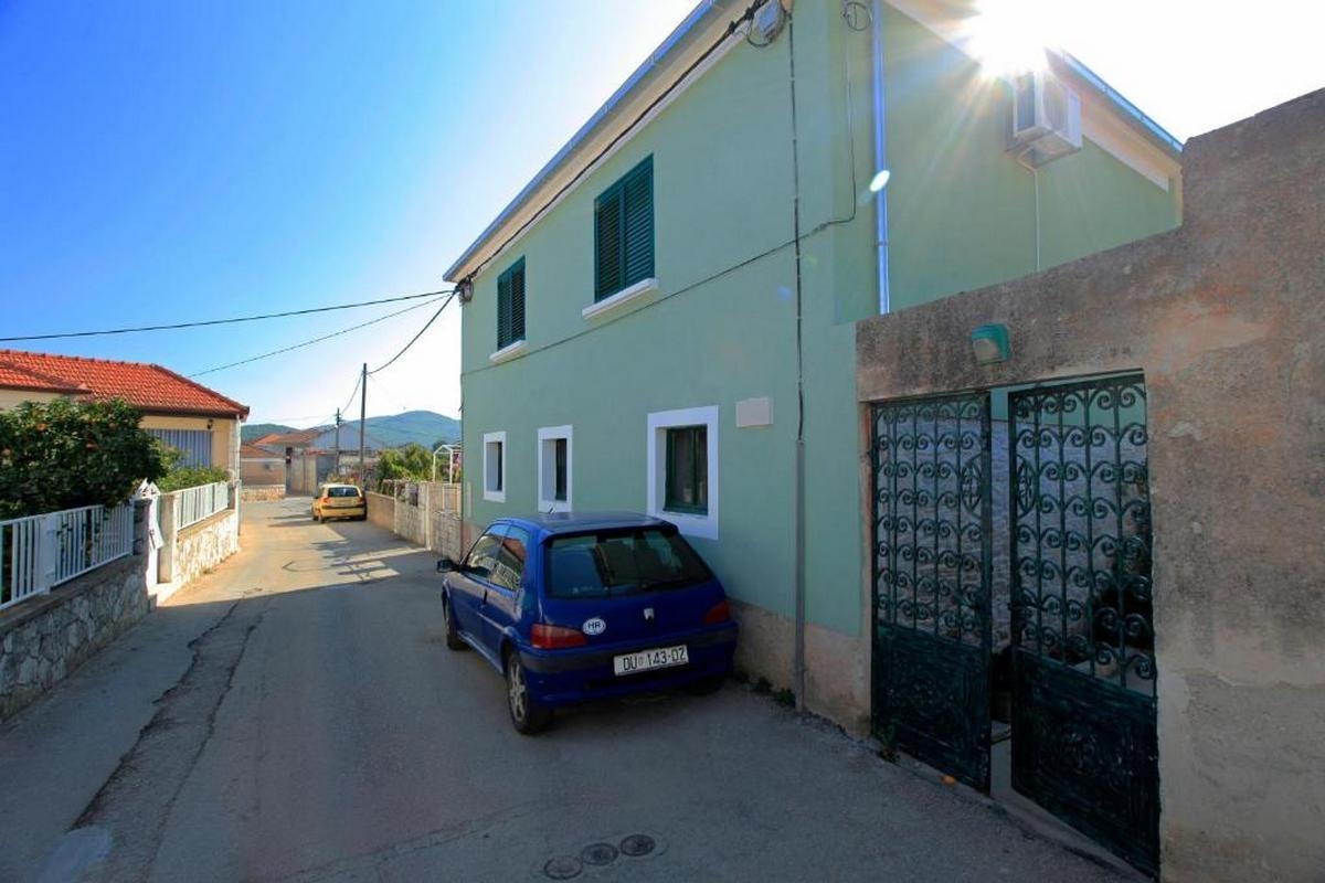 Dvosobna kuća s terasom Vela Luka, Korčula  K