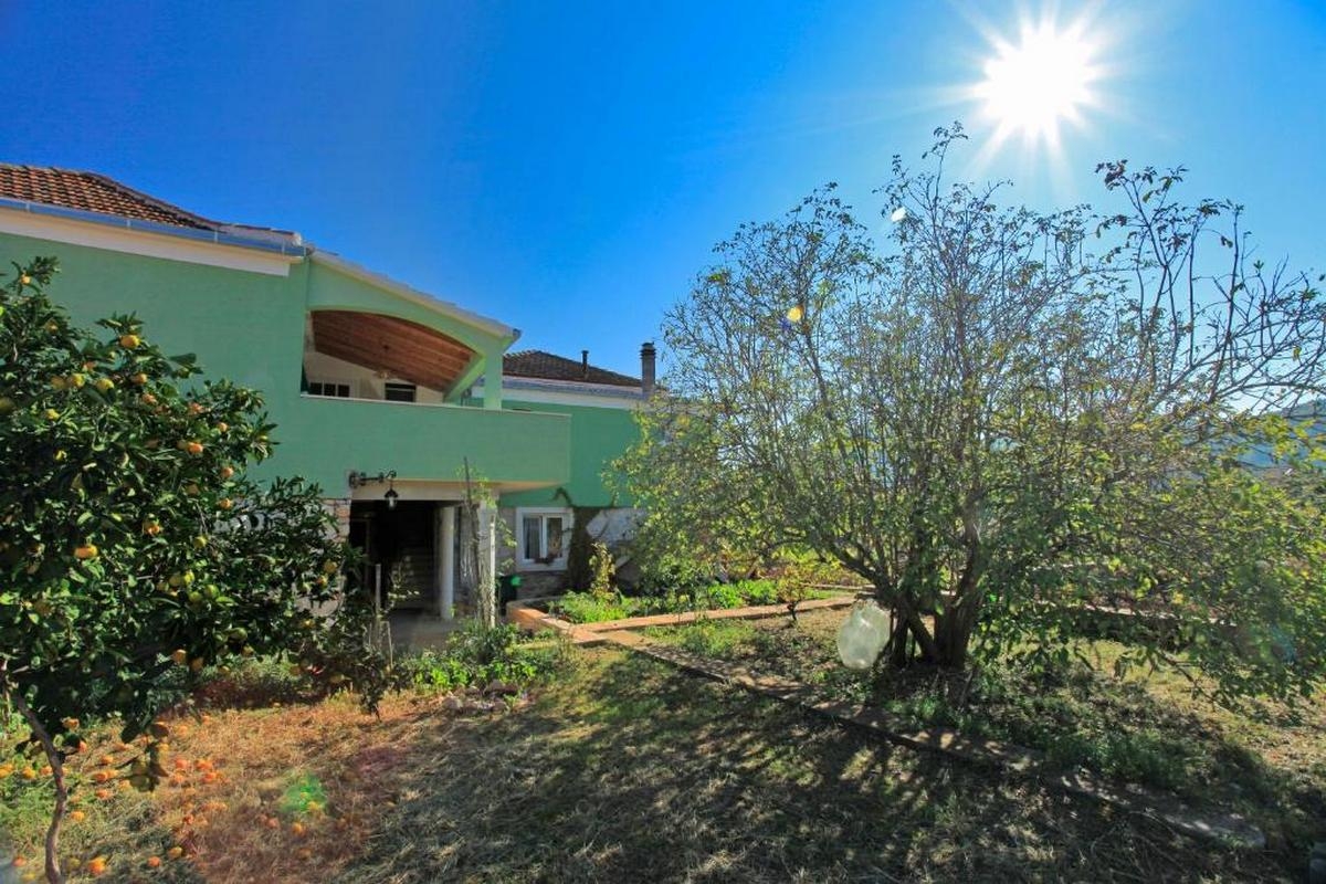 Dvosobna kuća s terasom Vela Luka, Korčula  K