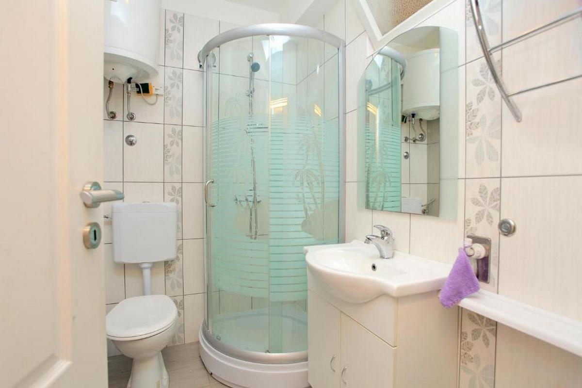 Dvosobna kuća s terasom Vela Luka, Korčula  K