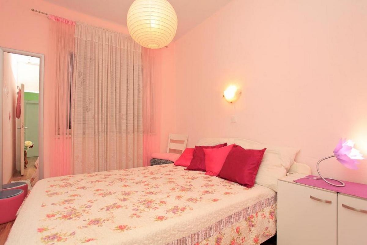 Dvosobna kuća s terasom Vela Luka, Korčula  K