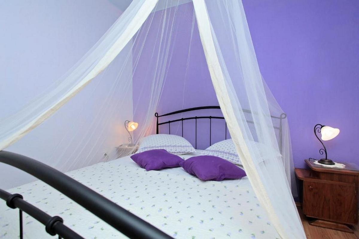 Dvosobna kuća s terasom Vela Luka, Korčula  K