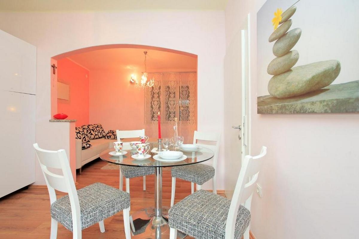 Dvosobna kuća s terasom Vela Luka, Korčula  K