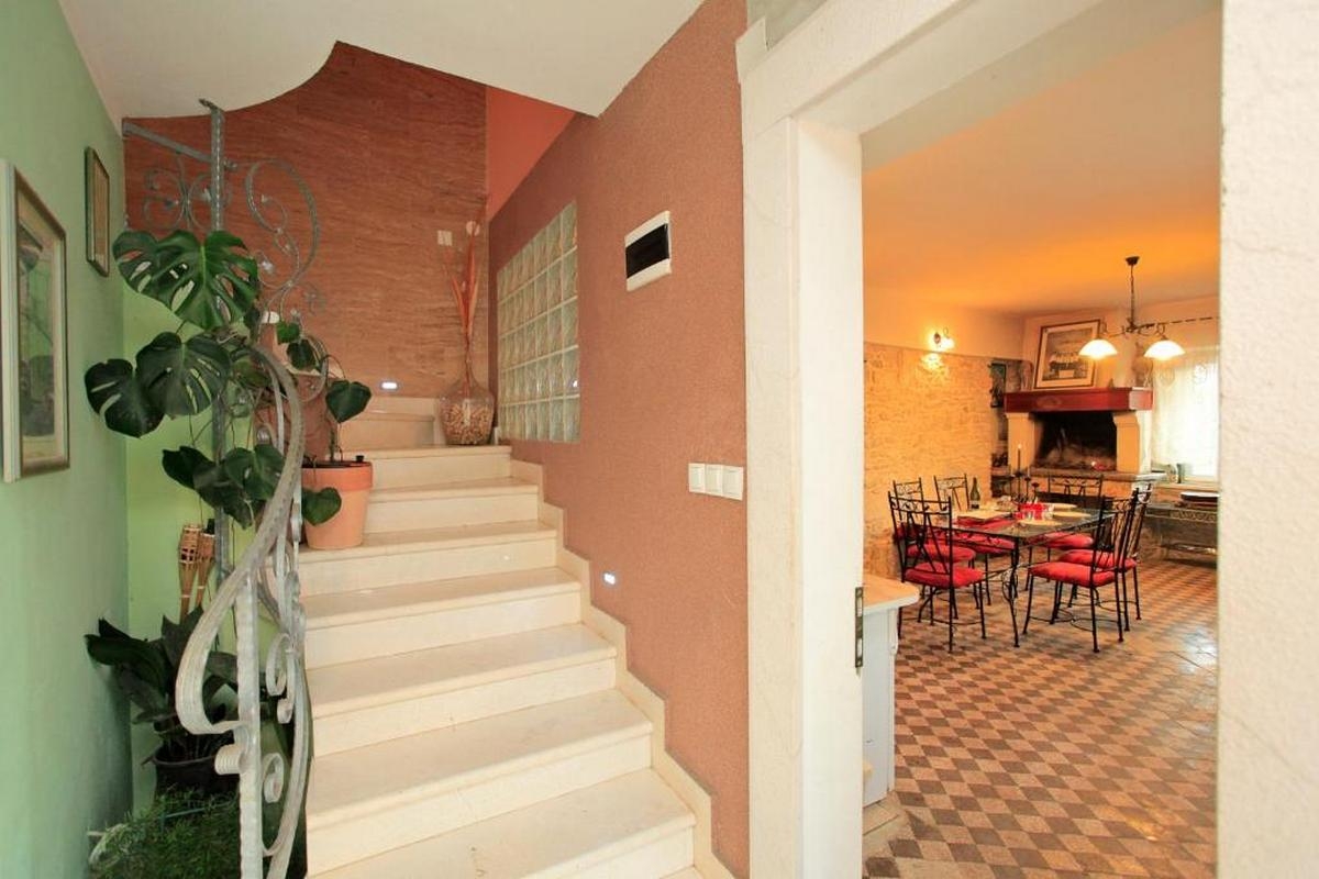 Dvosobna kuća s terasom Vela Luka, Korčula  K