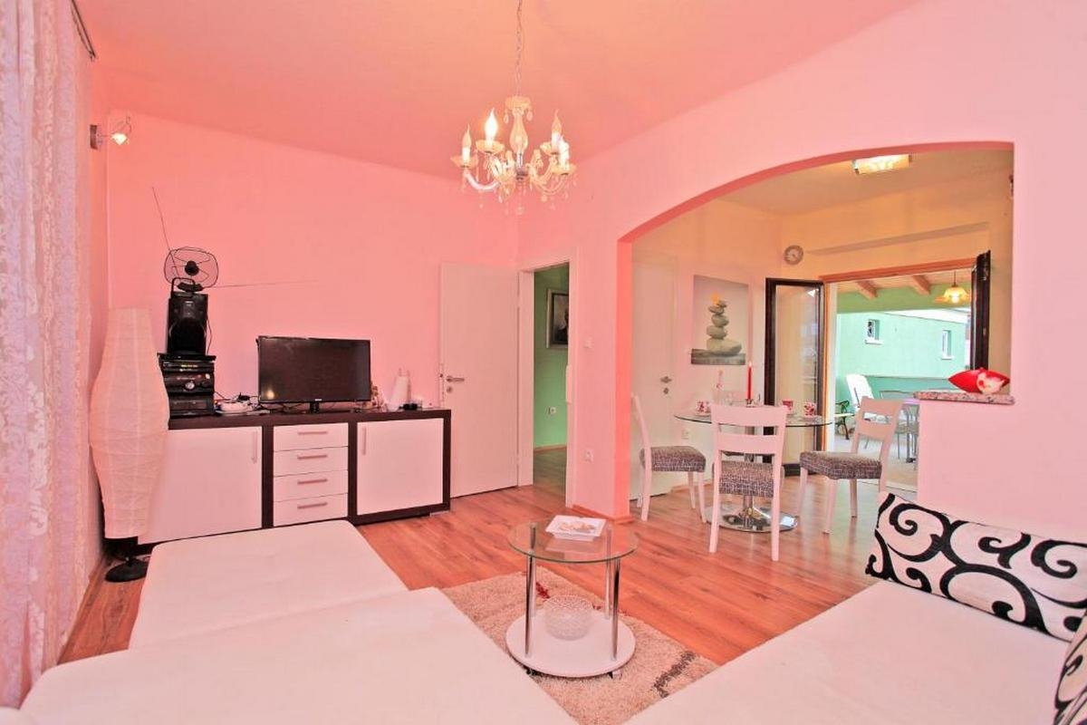 Dvosobna kuća s terasom Vela Luka, Korčula  K