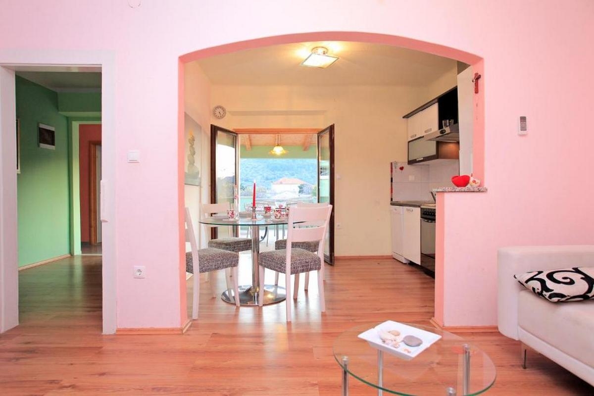 Dvosobna kuća s terasom Vela Luka, Korčula  K