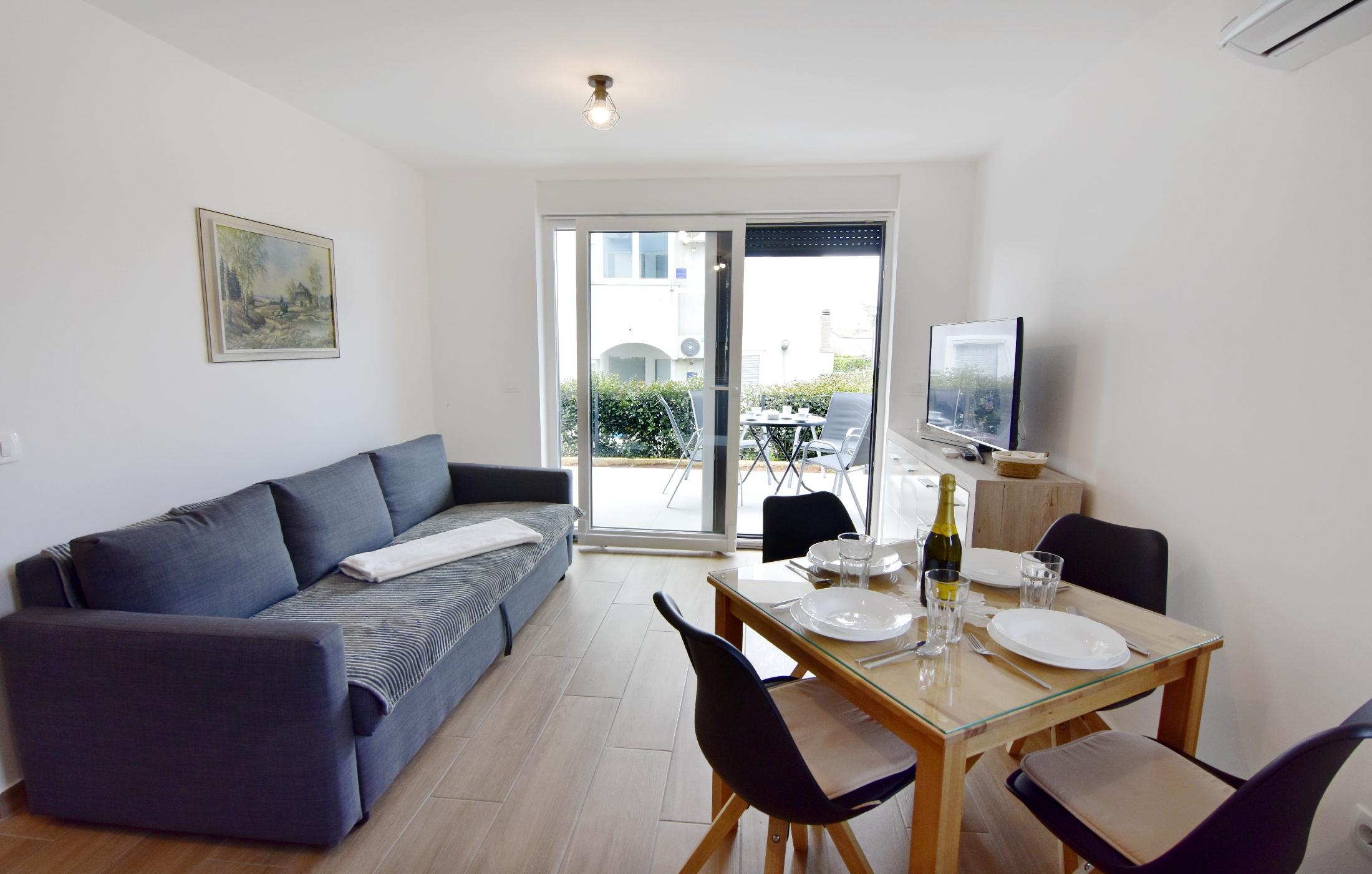 One bedroom apartment with terrace Zambratija (Umag) (A-21176-a)