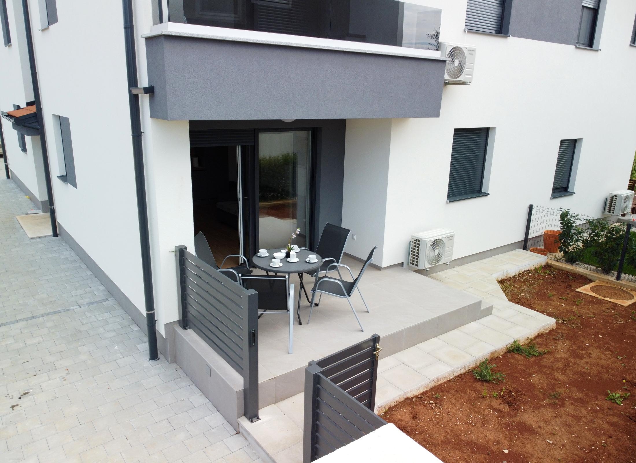 One bedroom apartment with terrace Zambratija, Umag  A-a