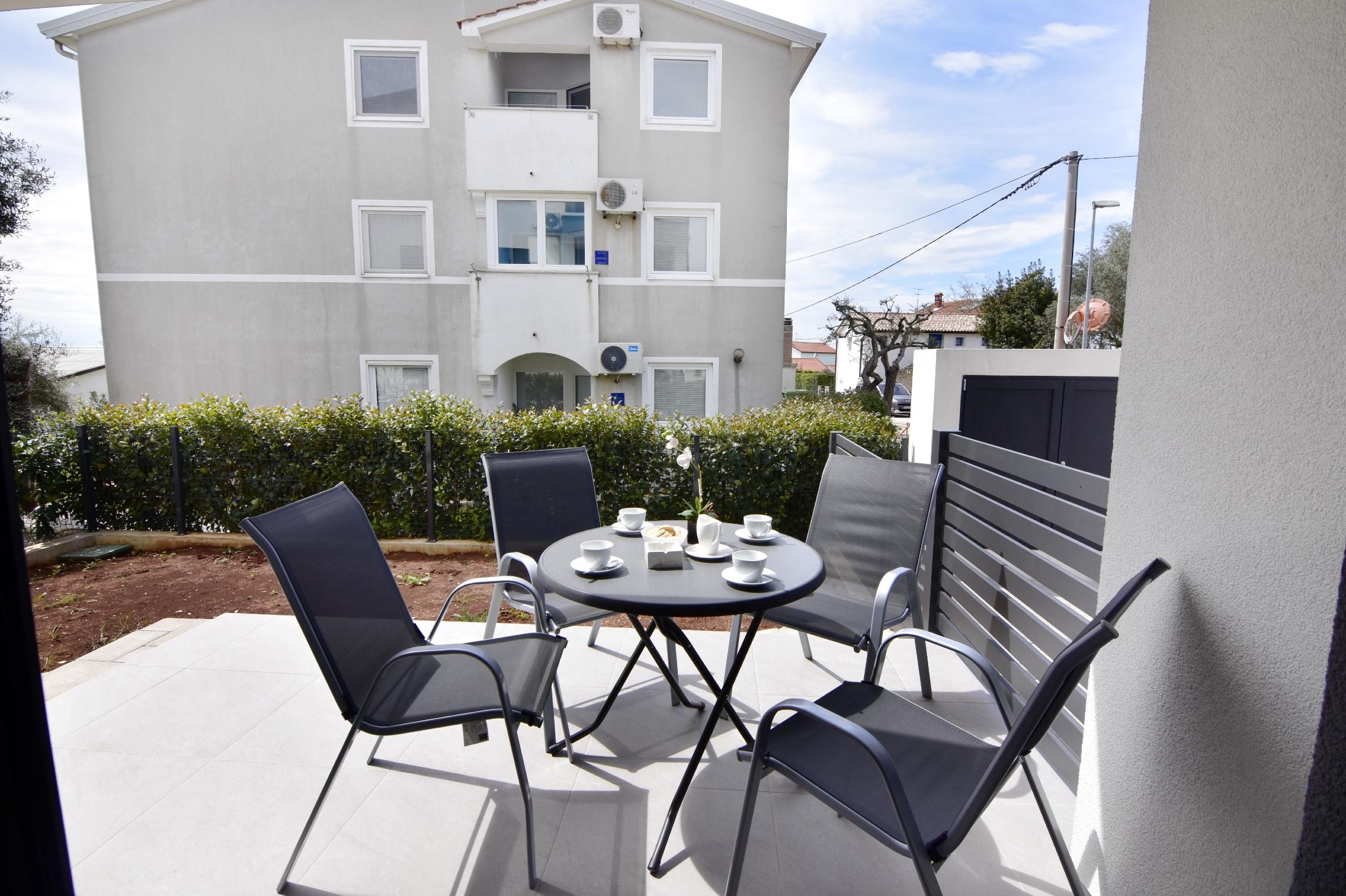One bedroom apartment with terrace Zambratija, Umag  A-a