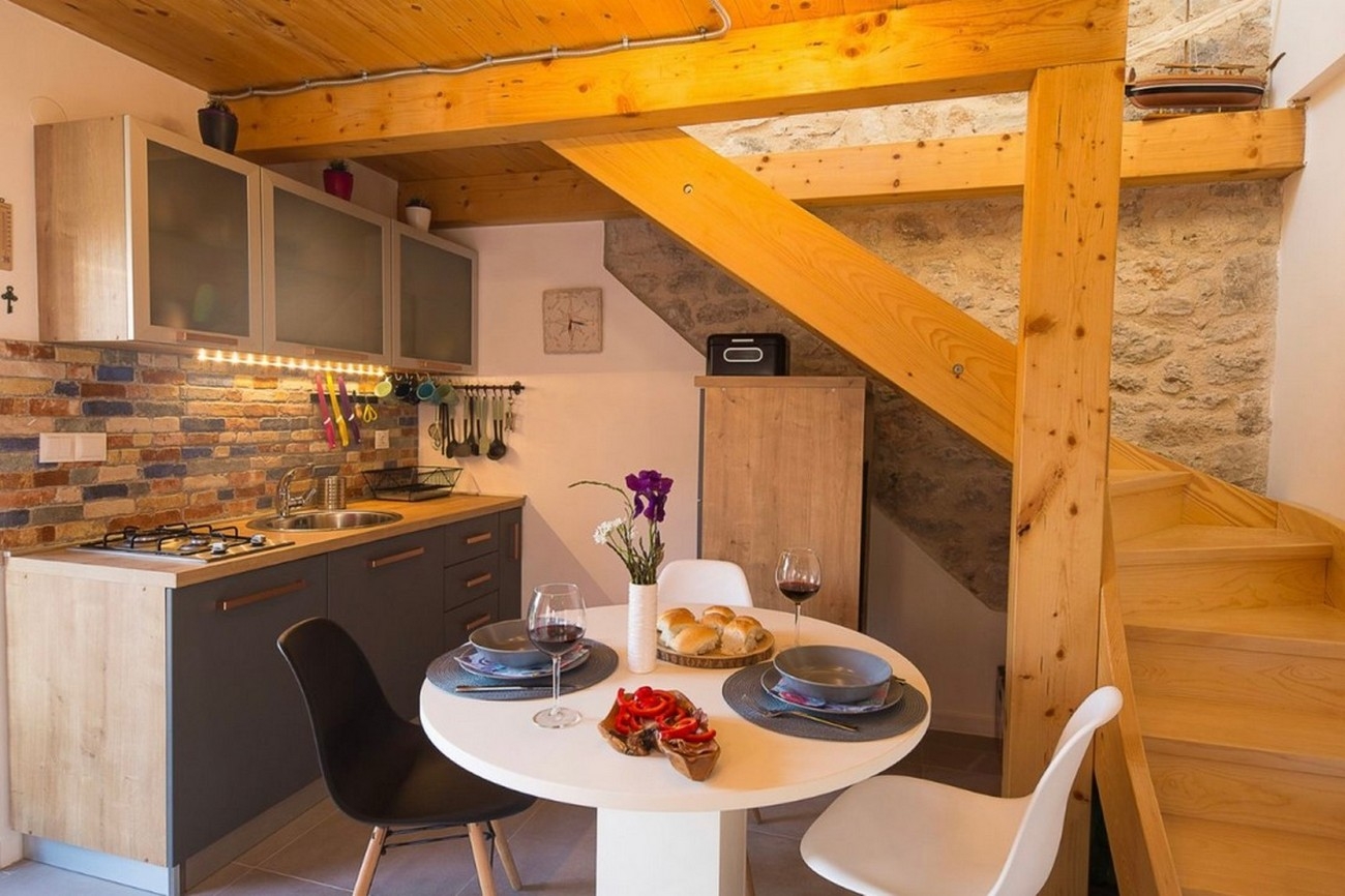 One bedroom house with terrace and sea view Zlarin  K