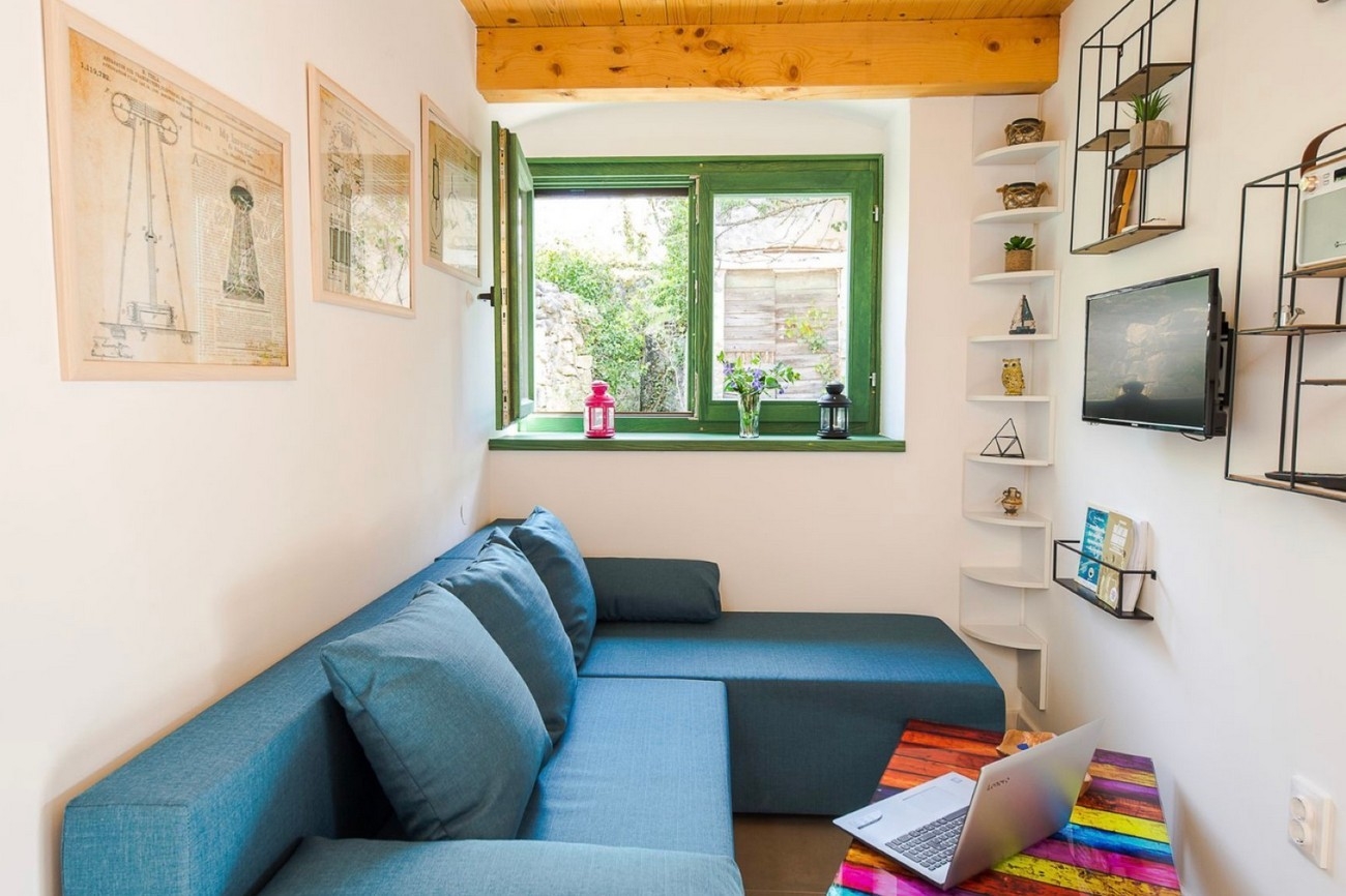 One bedroom house with terrace and sea view Zlarin  K