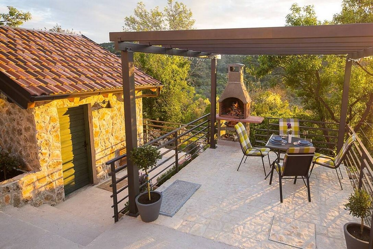 One bedroom house with terrace and sea view Zlarin  K