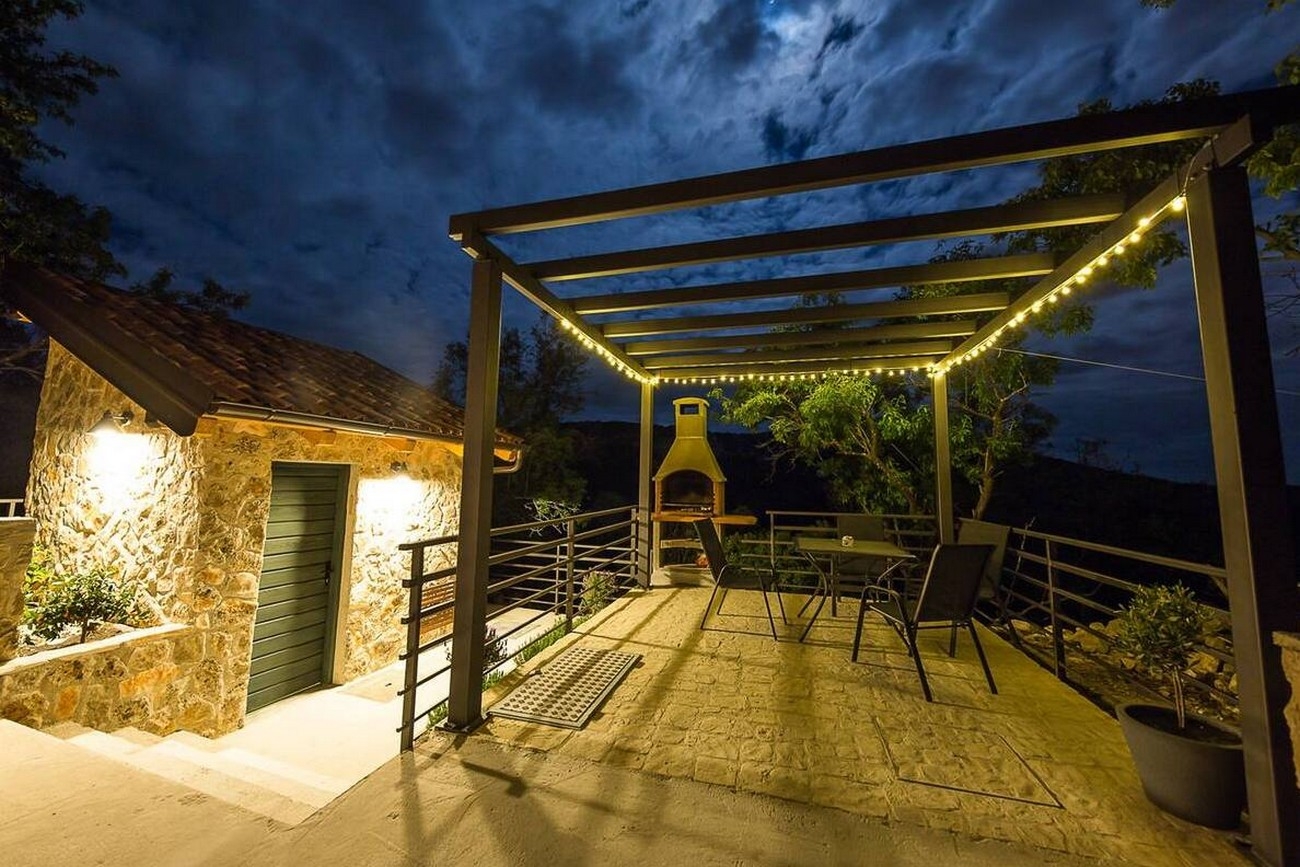 One bedroom house with terrace and sea view Zlarin  K