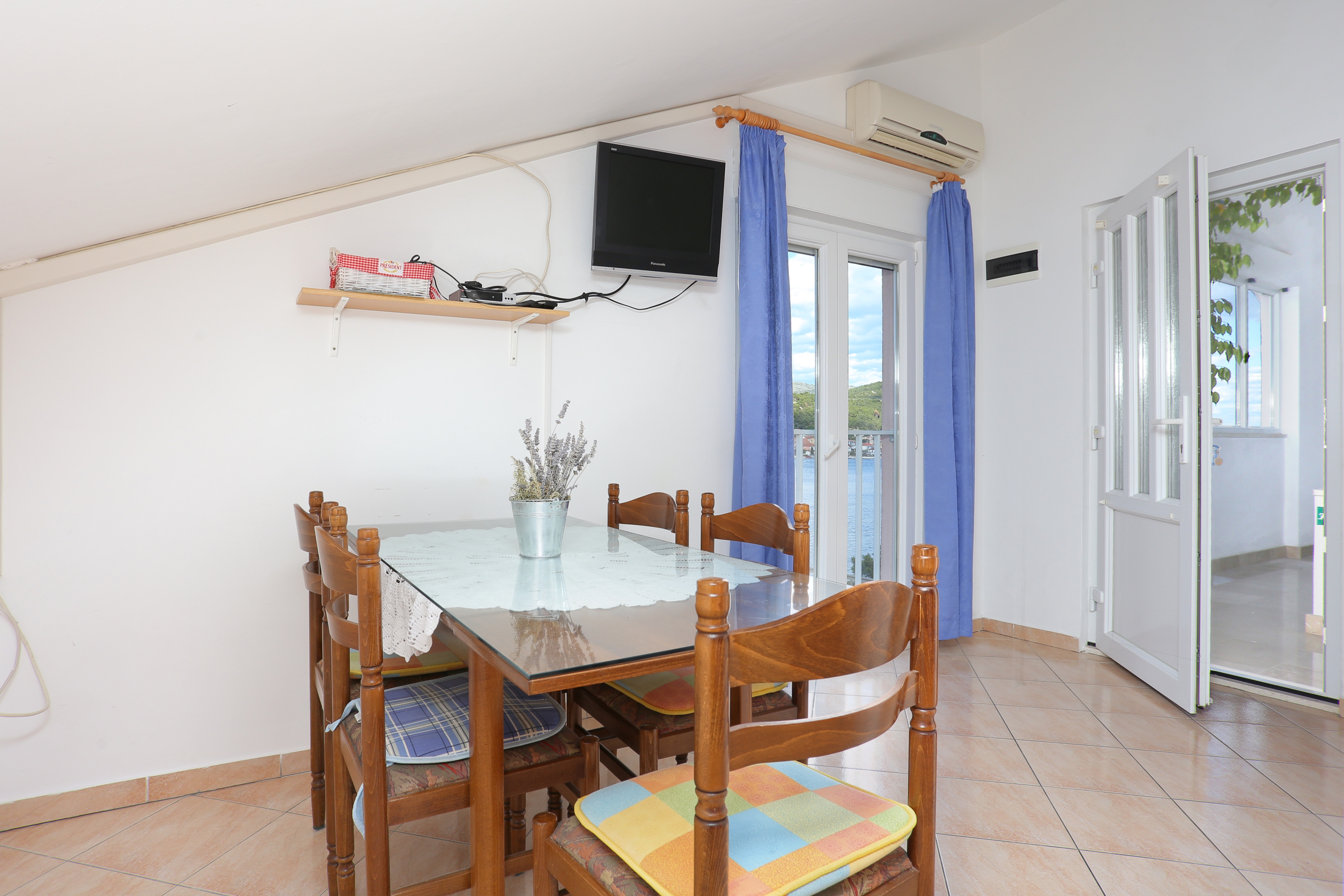 One bedroom apartment near beach Poljica, Trogir  A-a