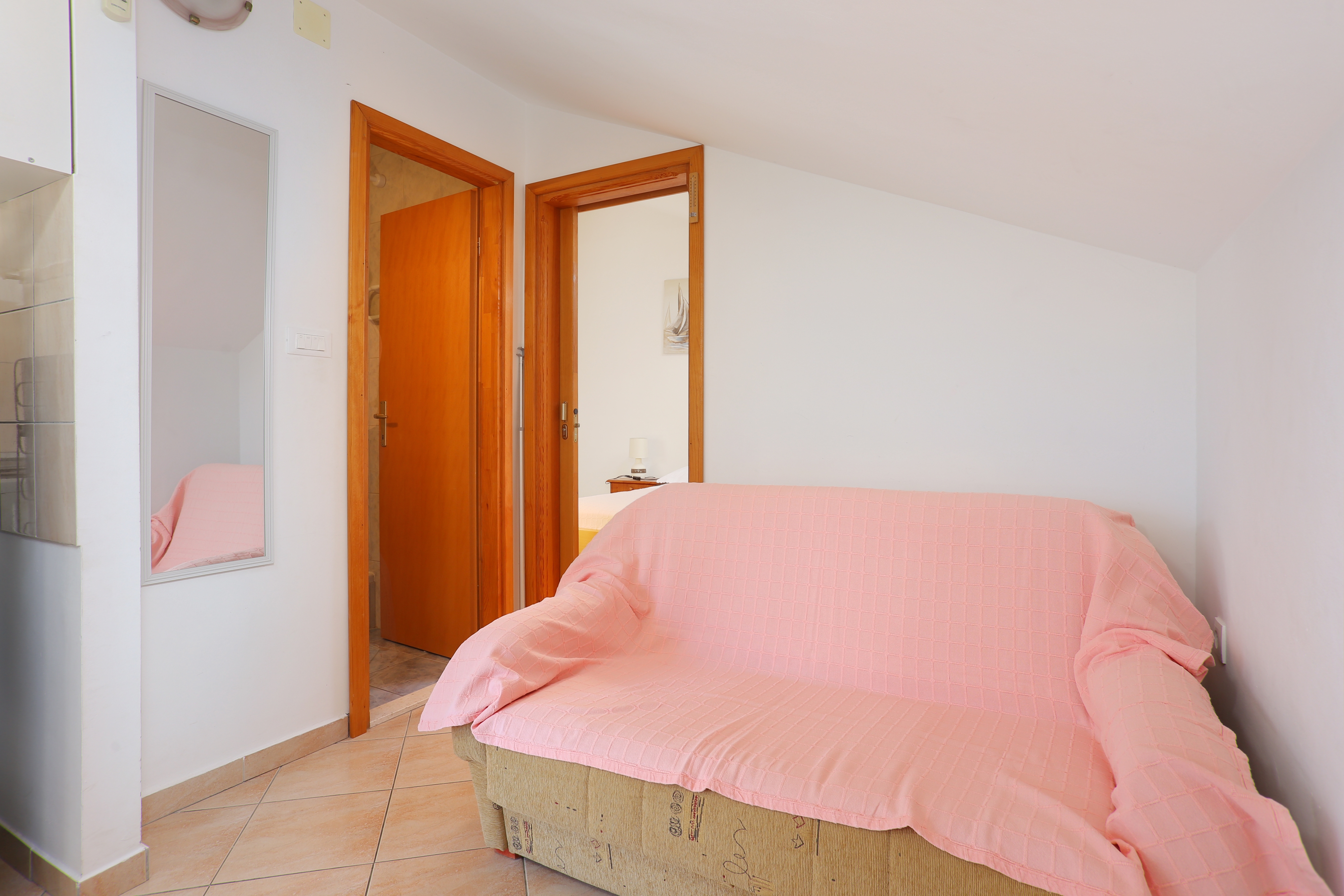 One bedroom apartment near beach Poljica, Trogir  A-a