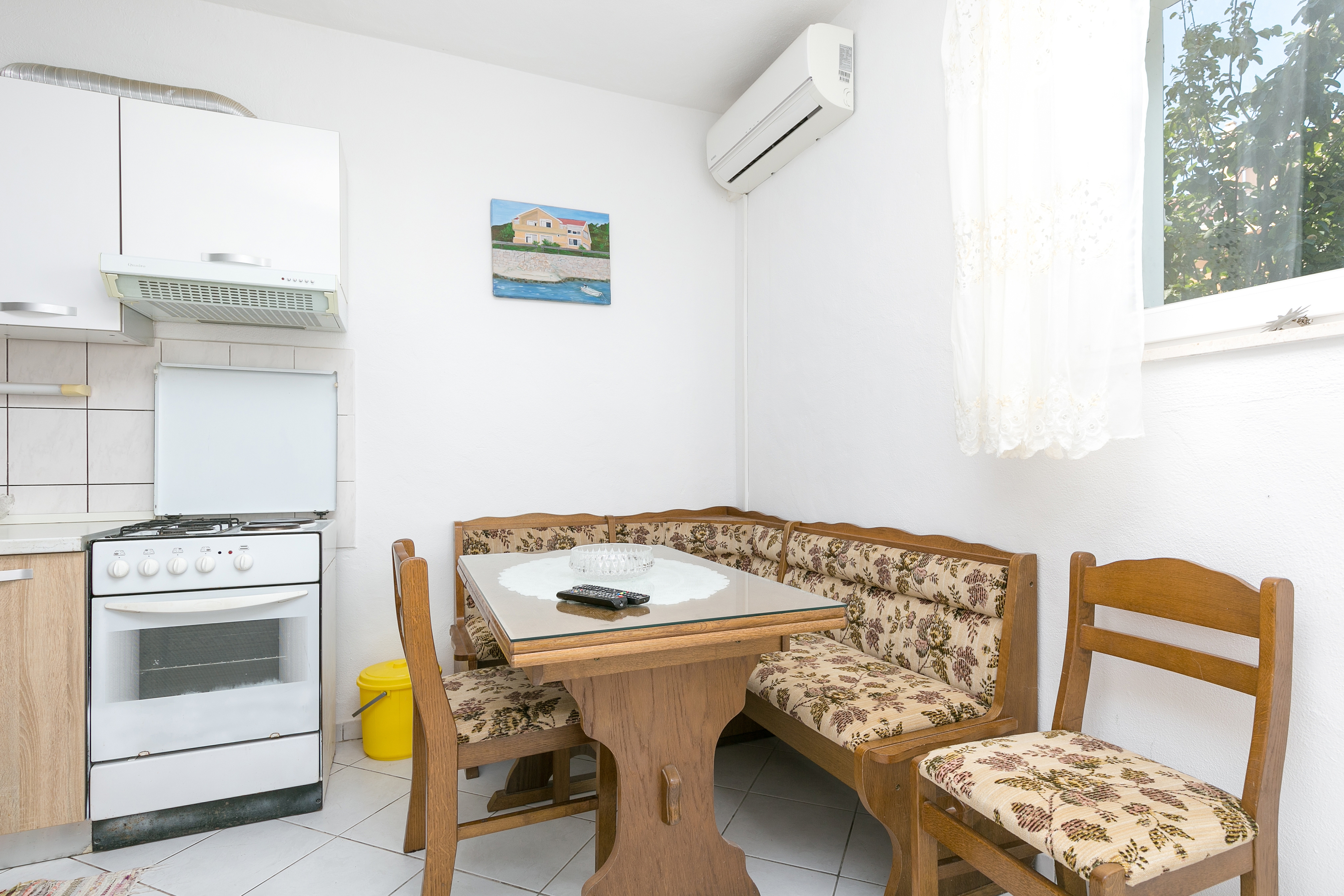 One bedroom apartment near beach Poljica, Trogir  A-b
