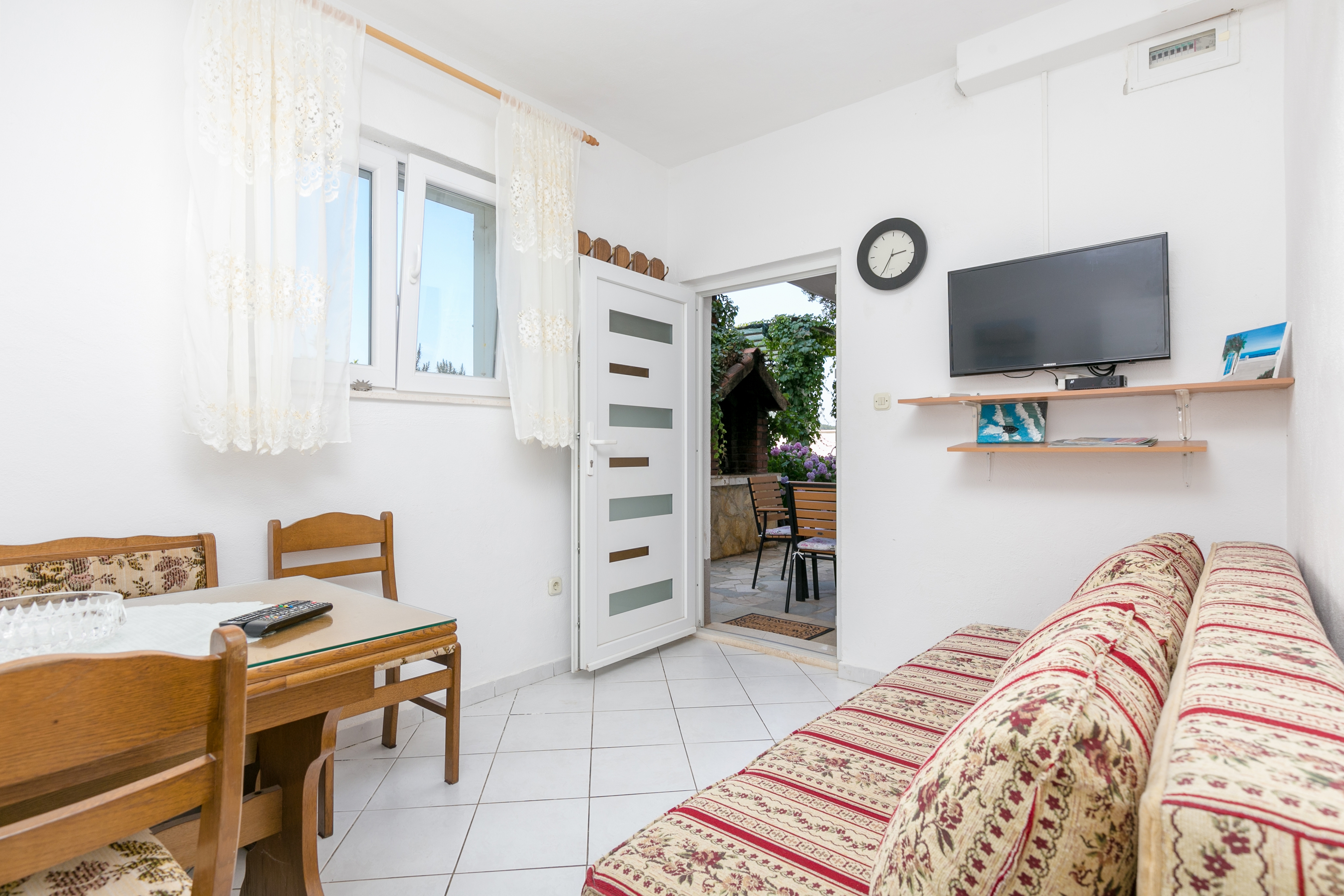 One bedroom apartment near beach Poljica, Trogir  A-b