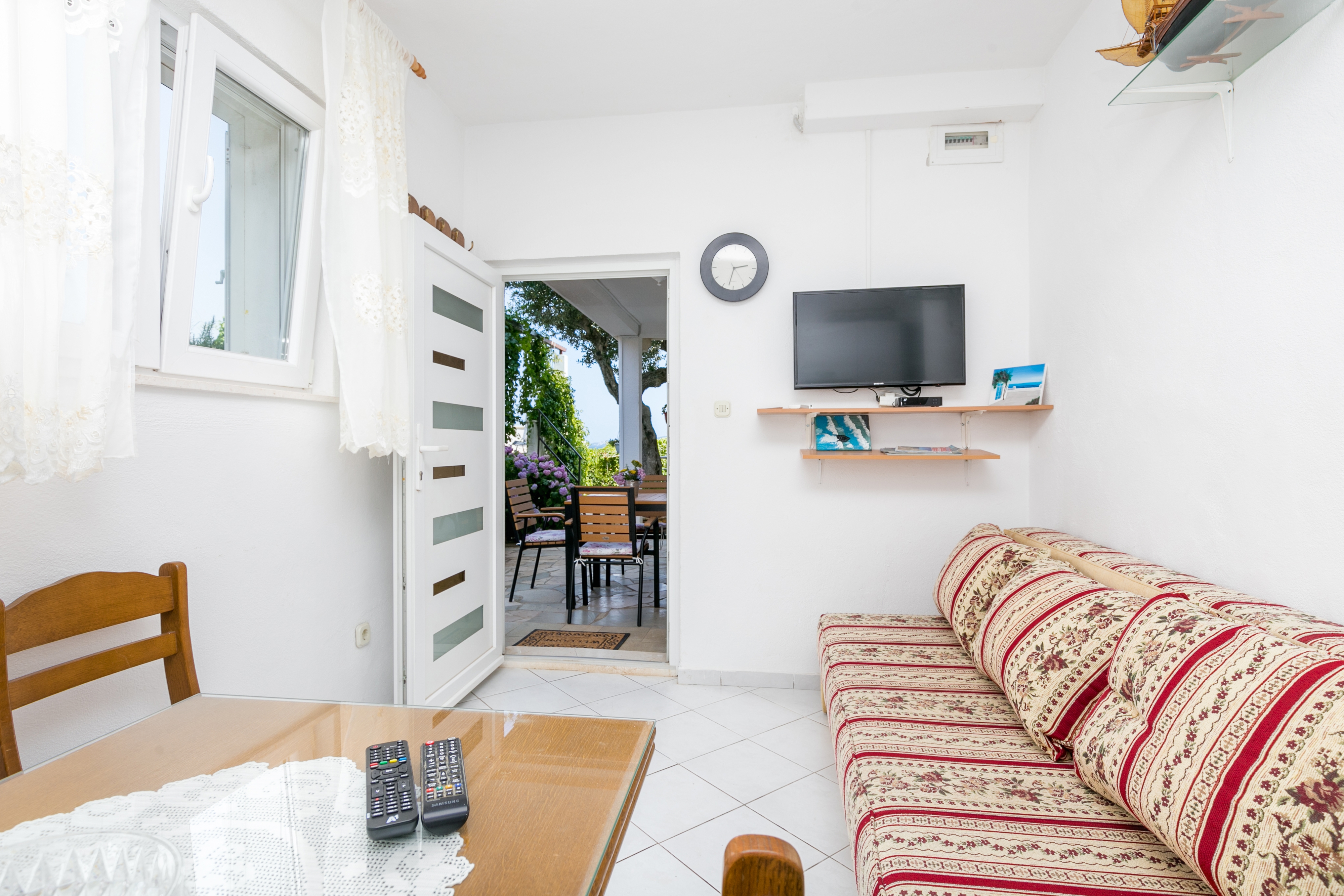 One bedroom apartment near beach Poljica, Trogir  A-b