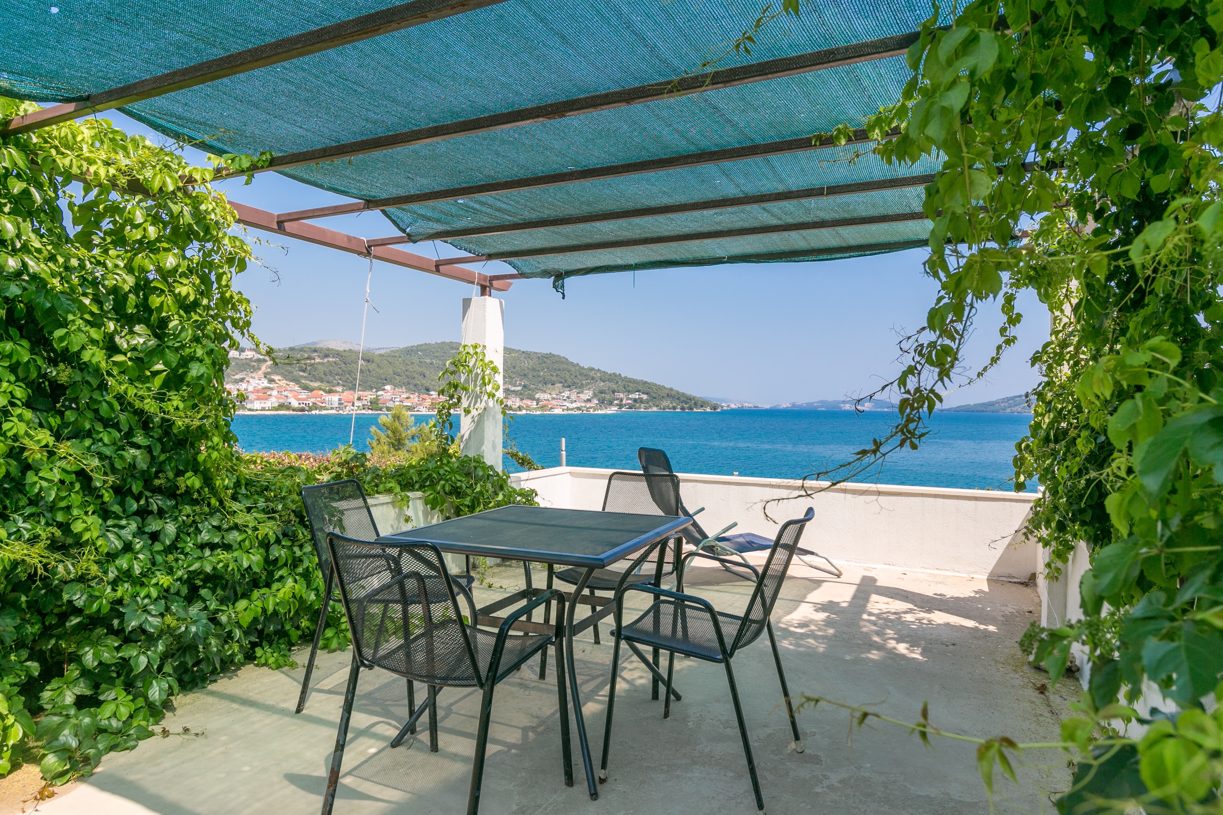 One bedroom apartment near beach Poljica, Trogir  A-b