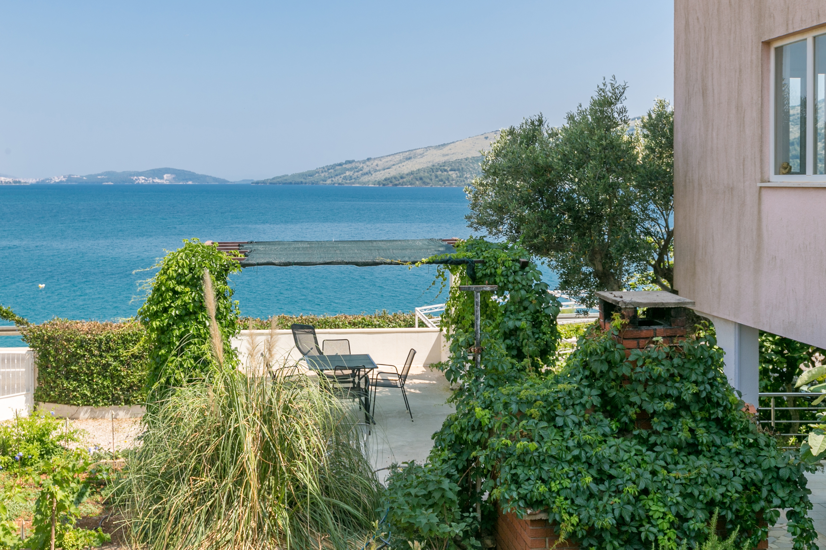 One bedroom apartment near beach Poljica, Trogir  A-b