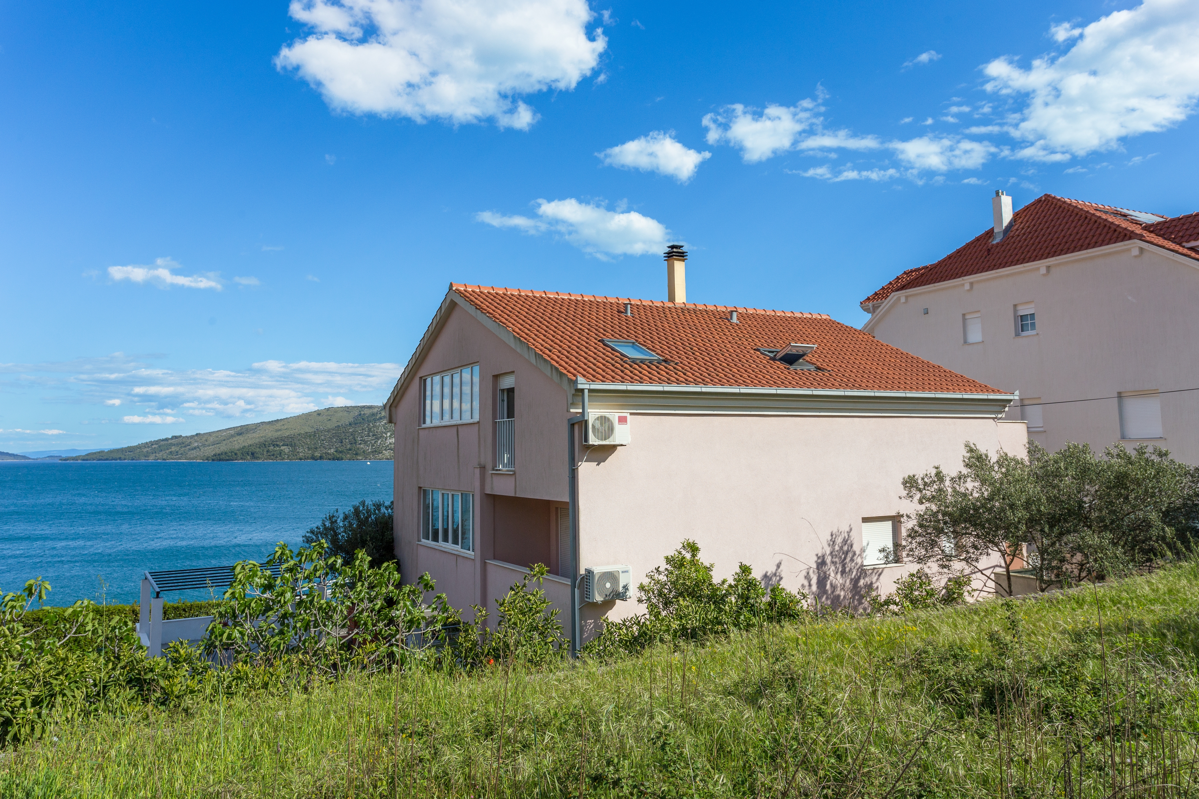 One bedroom apartment near beach Poljica, Trogir  A-b