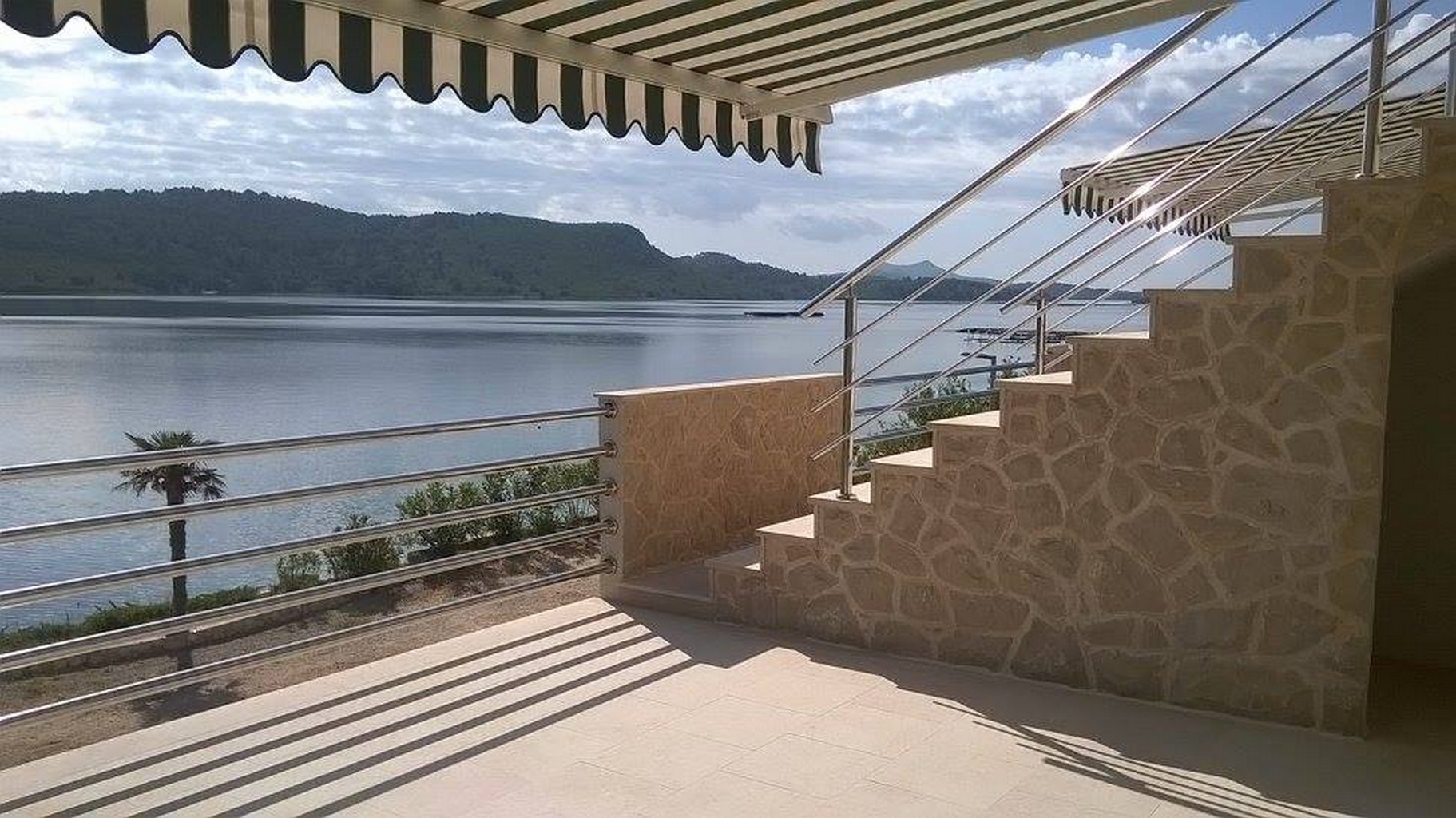 One bedroom apartment near beach Cove Mala Lamjana, Ugljan (A-21182-a)