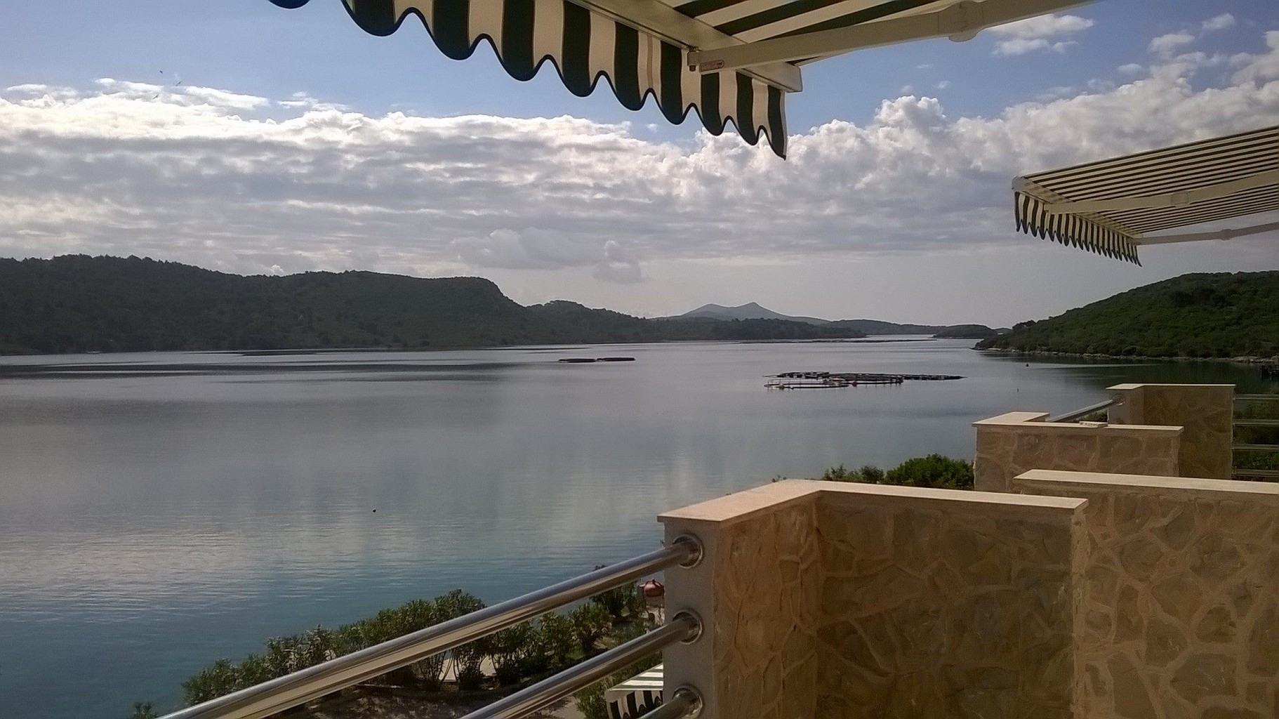 One bedroom apartment near beach Cove Mala Lamjana, Ugljan (A-21182-c)