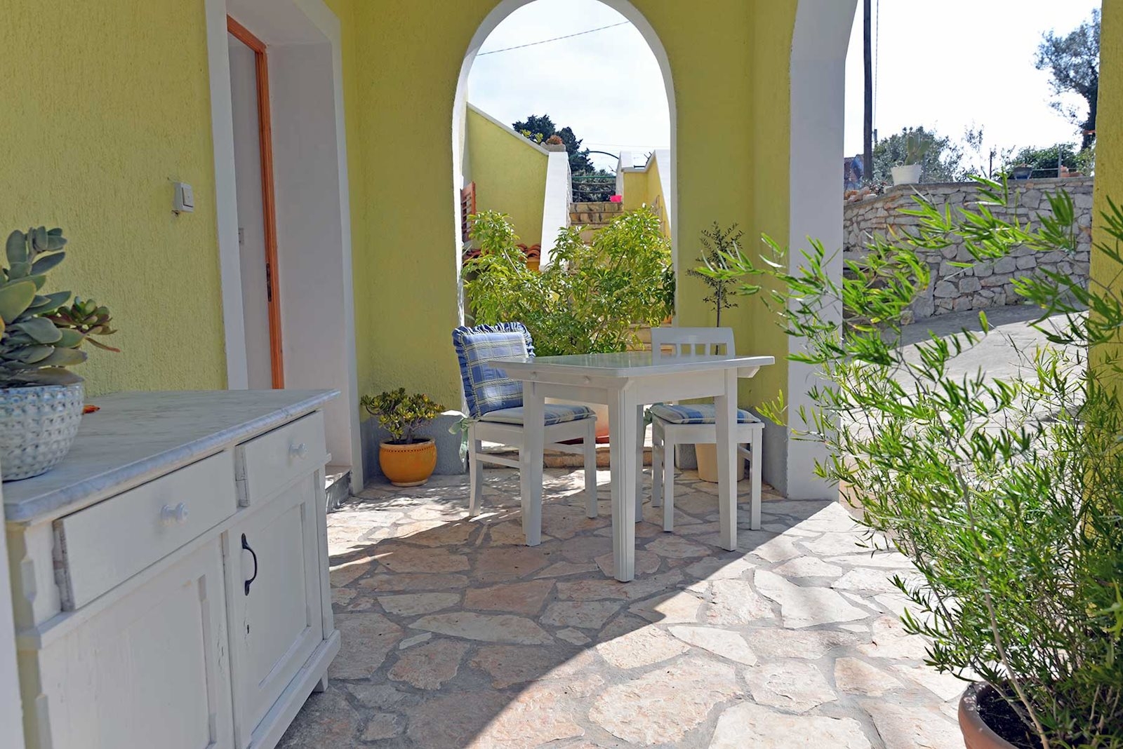 Studio flat with terrace Veli Lošinj, Lošinj  AS-d