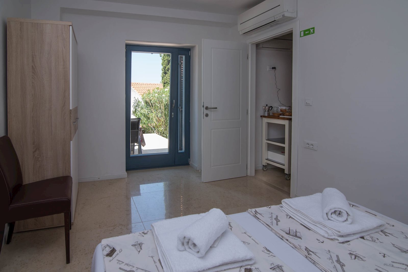 Two bedroom apartment with terrace Veli Lošinj, Lošinj  A-a