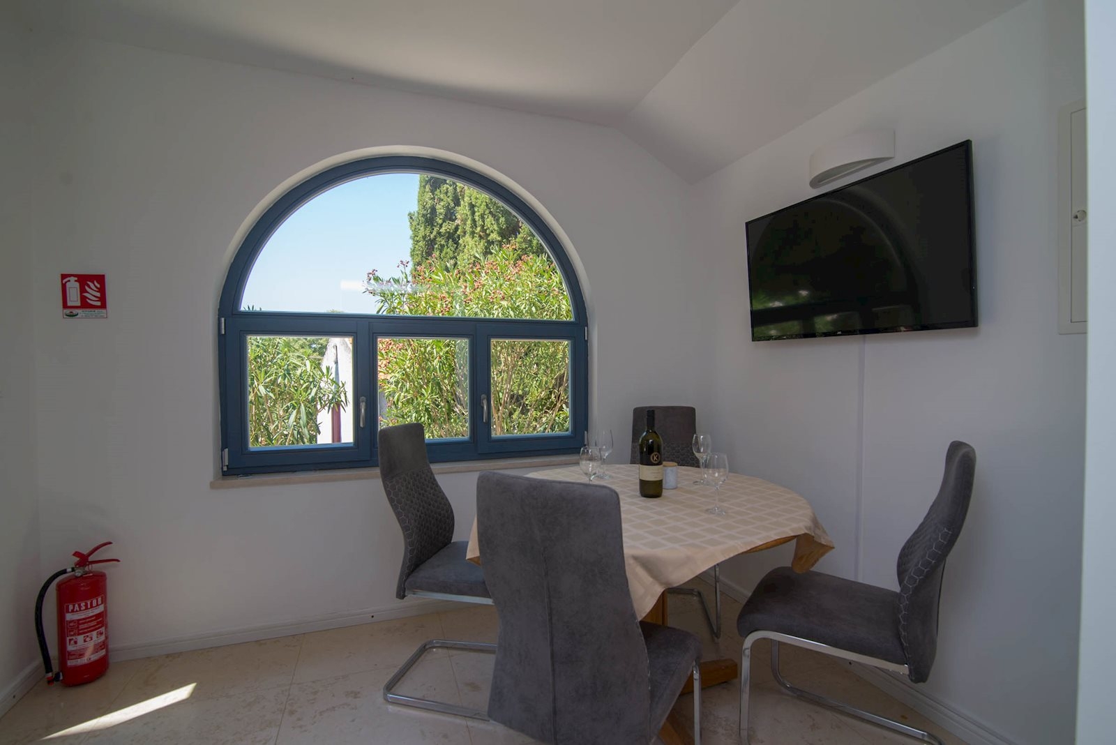Two bedroom apartment with terrace Veli Lošinj, Lošinj  A-a