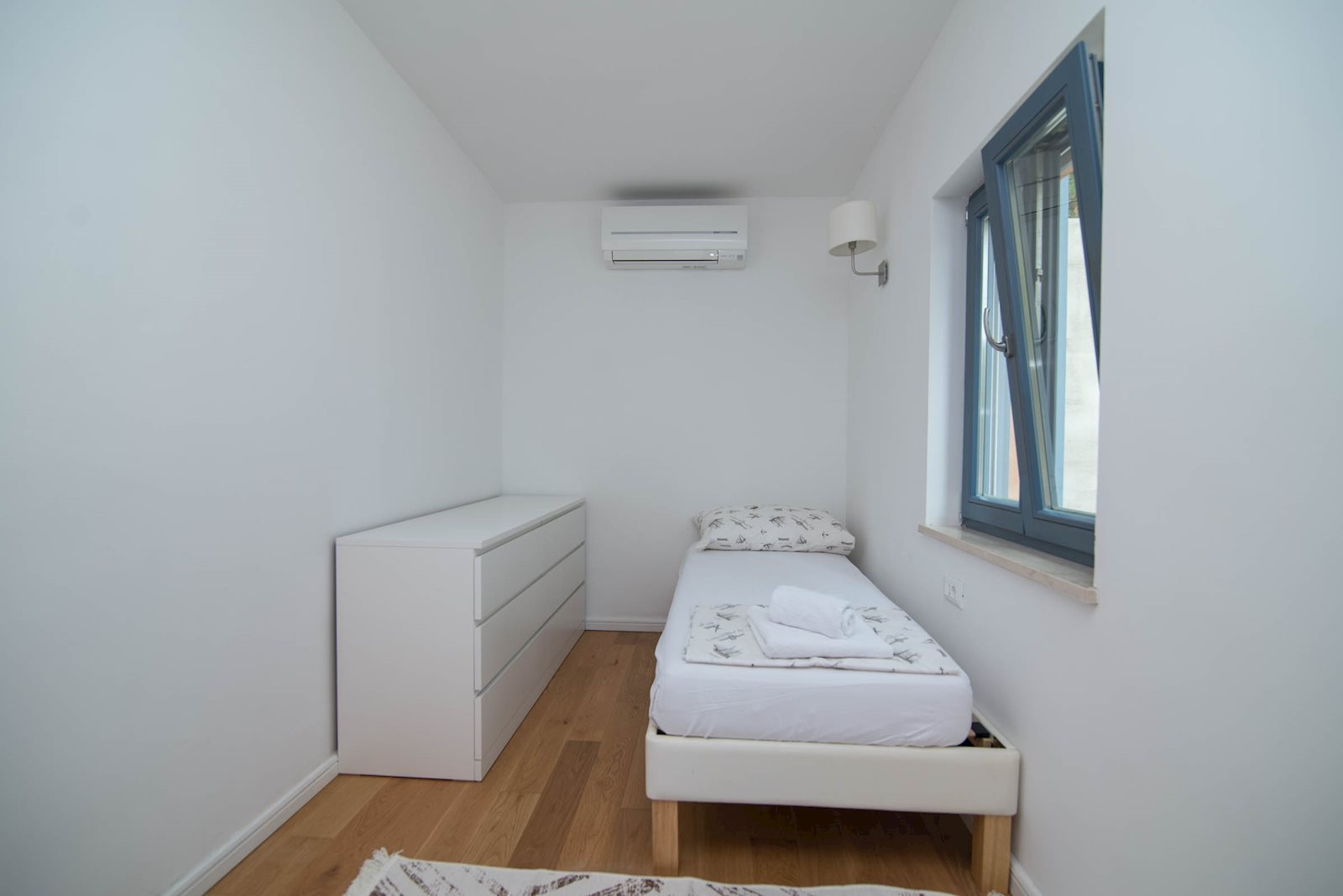 Two bedroom apartment with terrace Veli Lošinj, Lošinj  A-b