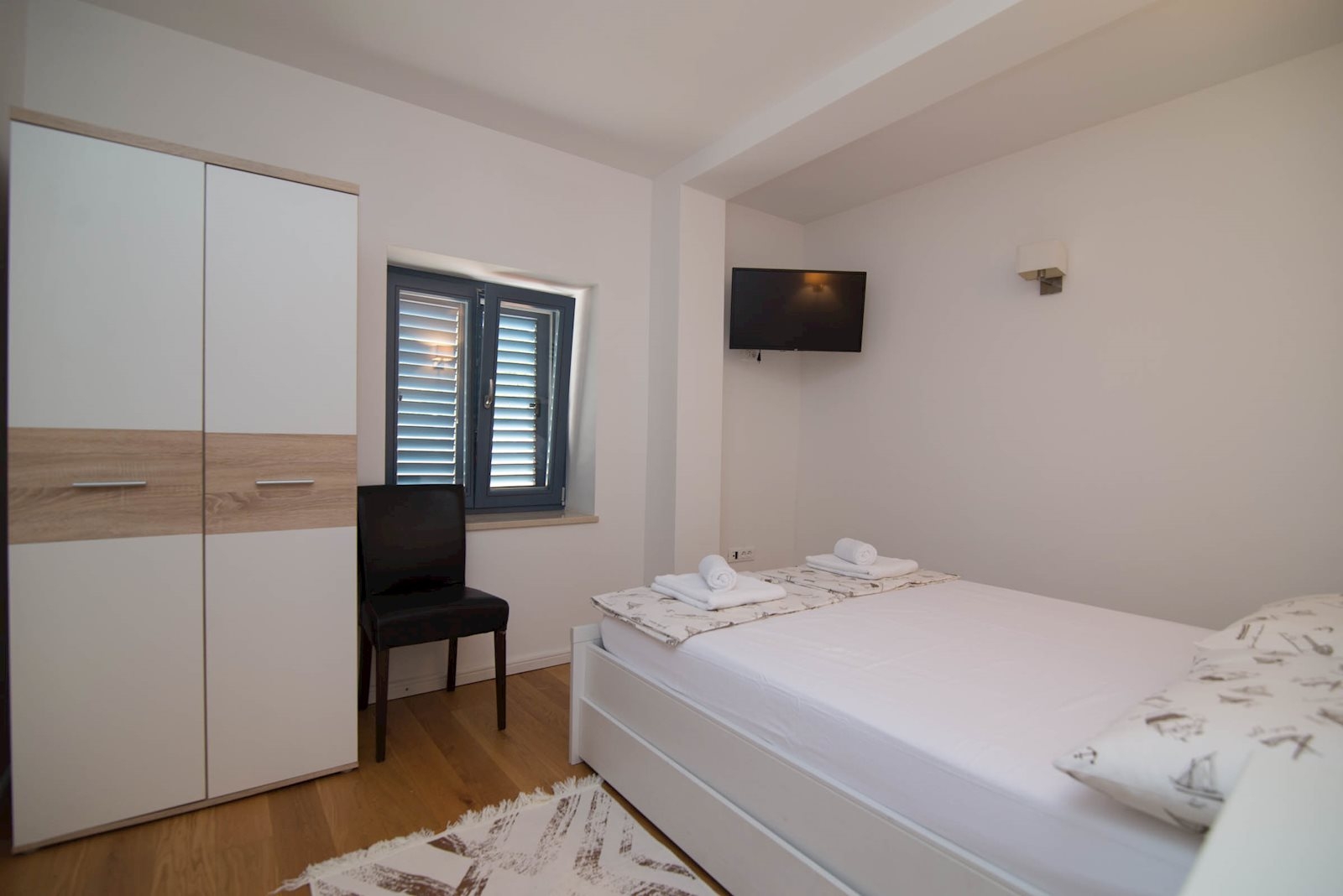 Two bedroom apartment with terrace Veli Lošinj, Lošinj  A-b