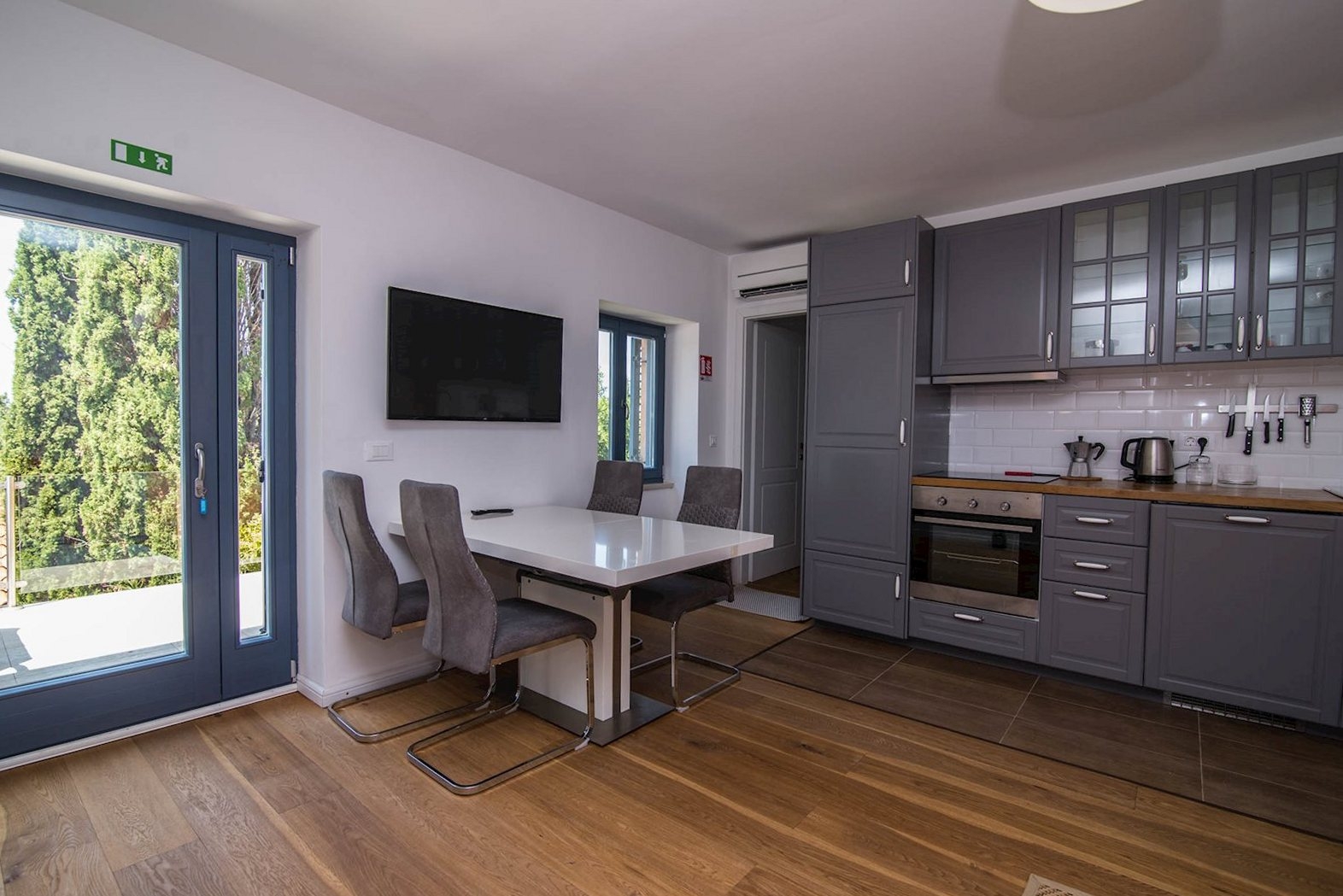 Two bedroom apartment with terrace Veli Lošinj, Lošinj  A-c