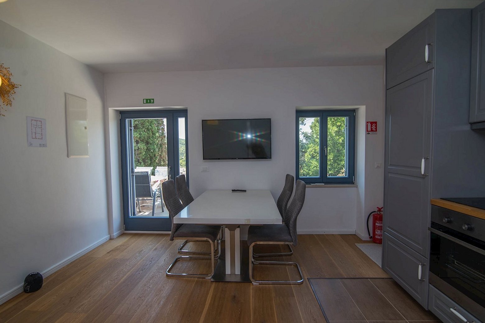 Two bedroom apartment with terrace Veli Lošinj, Lošinj  A-c